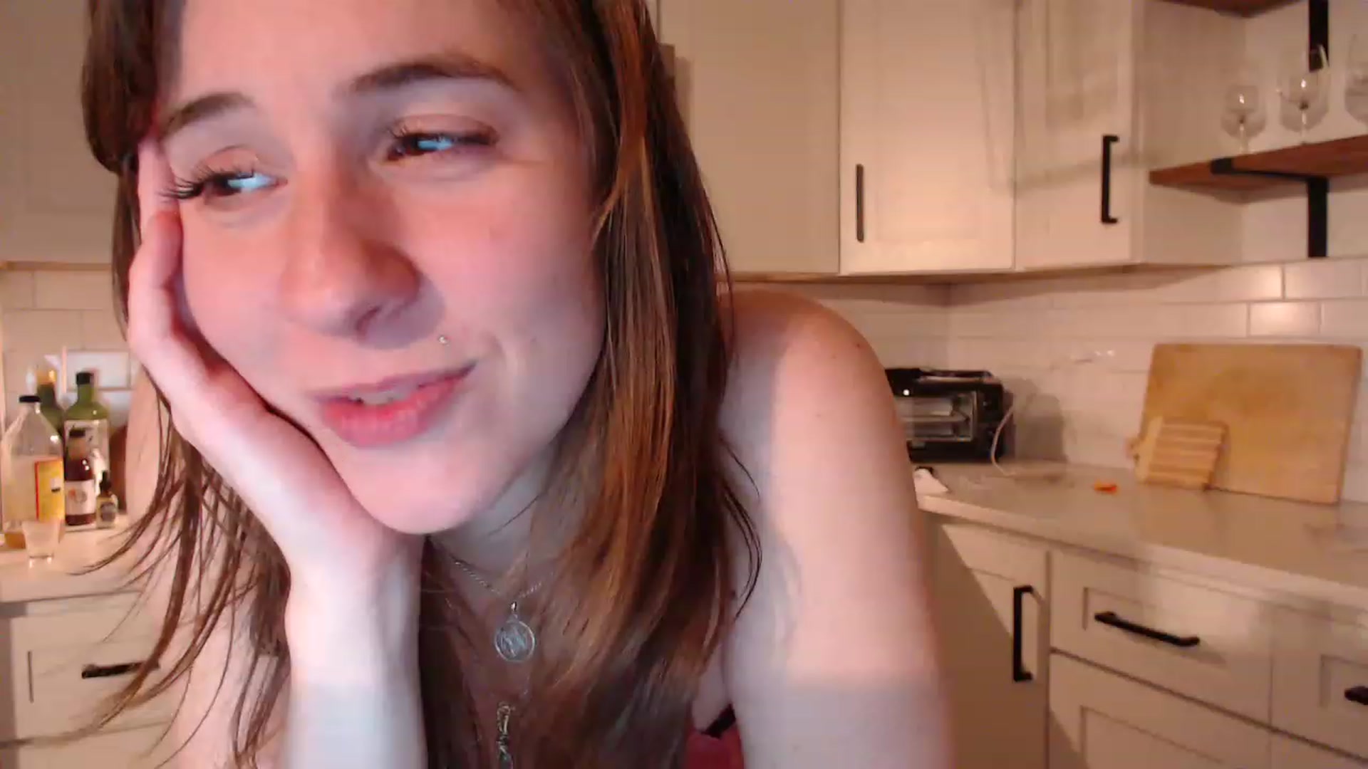 Gallery image thumbnail from AllysaAmour's myfreecams stream on, 12/19/2022, 05:46 image 18 of 20