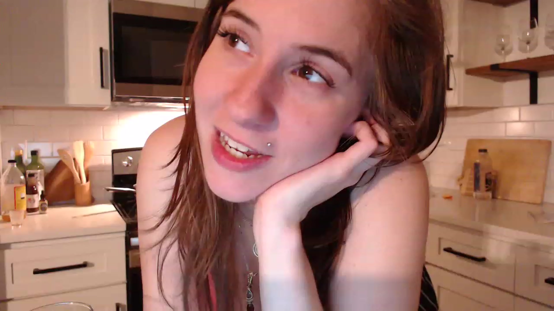 Gallery image thumbnail from AllysaAmour's myfreecams stream on, 12/19/2022, 05:46 image 12 of 20