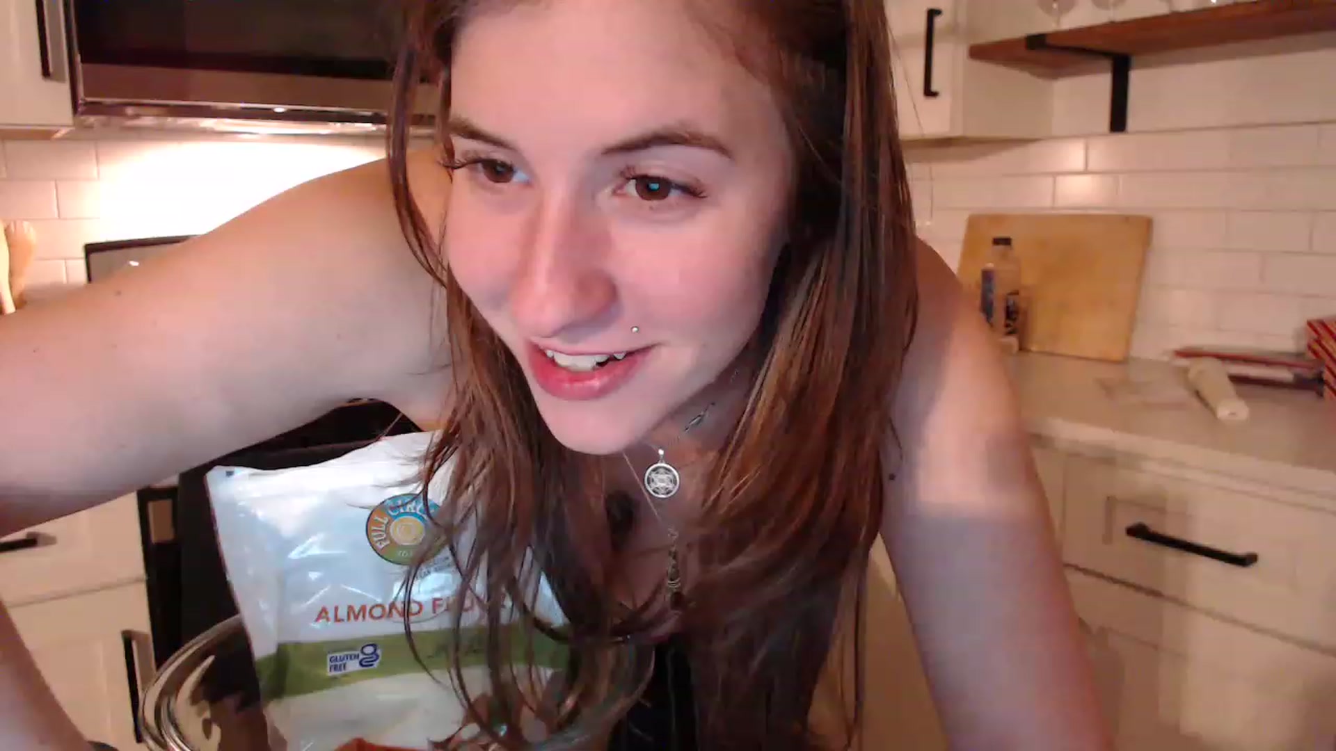 Gallery image thumbnail from AllysaAmour's myfreecams stream on, 12/19/2022, 05:46 image 1 of 20