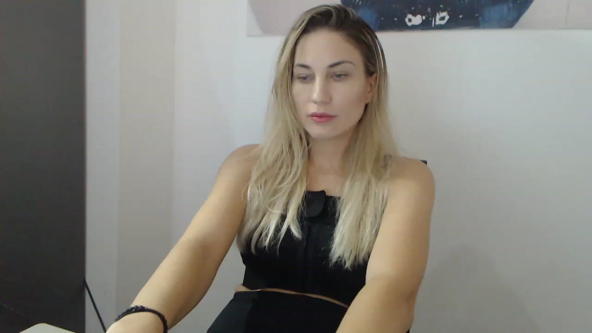 Gallery image thumbnail from AllysaHot's myfreecams stream on, 12/19/2022, 10:33 image 16 of 20