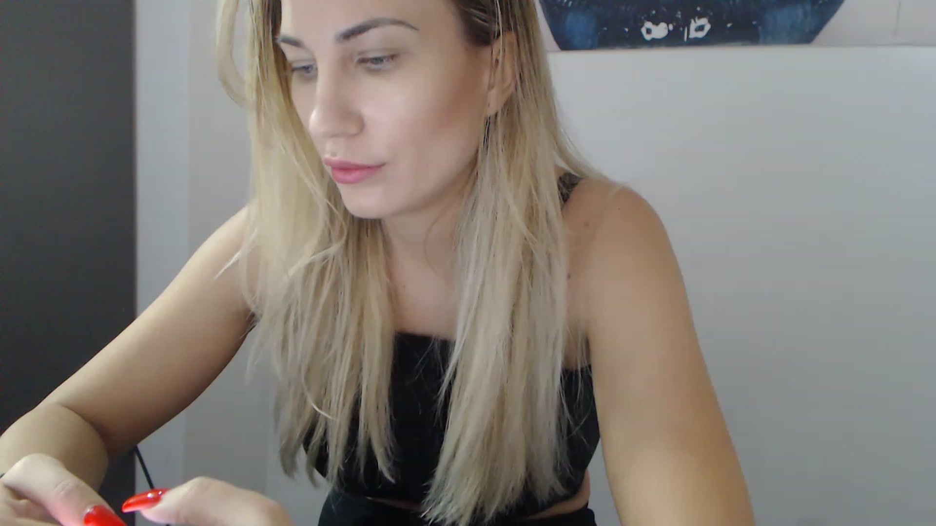 Gallery image thumbnail from AllysaHot's myfreecams stream on, 12/19/2022, 10:33 image 19 of 20