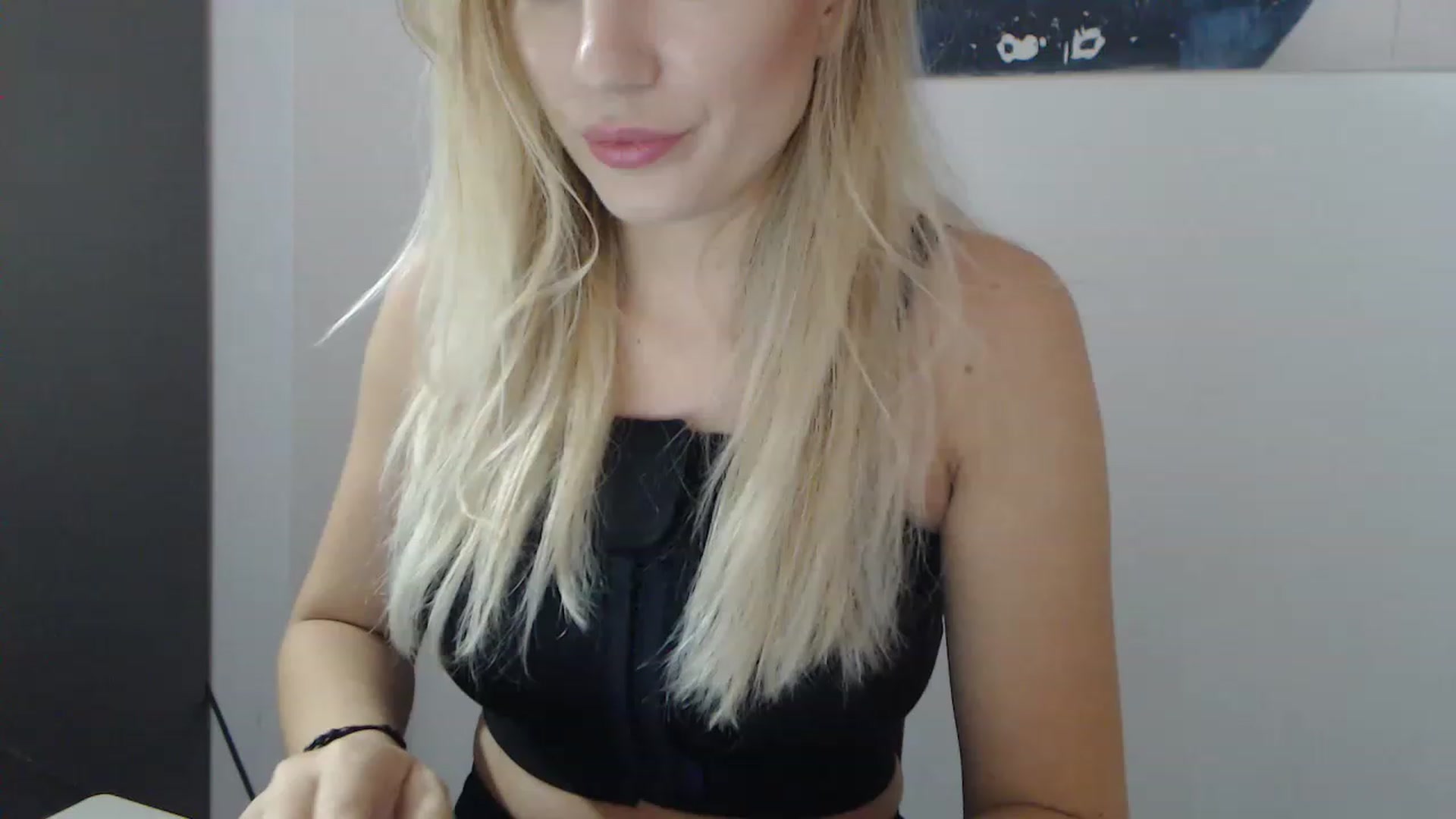 Gallery image thumbnail from AllysaHot's myfreecams stream on, 12/19/2022, 10:33 image 20 of 20