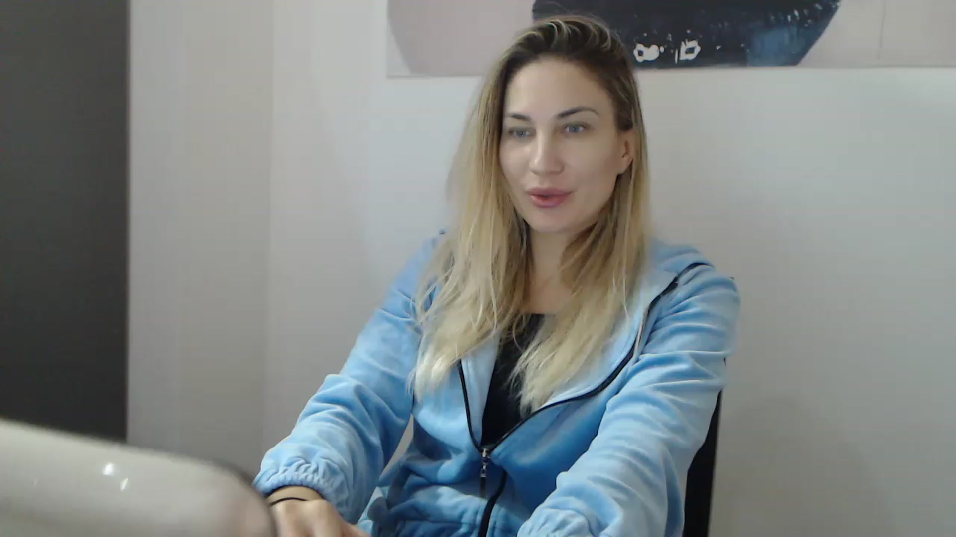 Gallery image thumbnail from AllysaHot's myfreecams stream on, 12/19/2022, 12:59 image 16 of 20