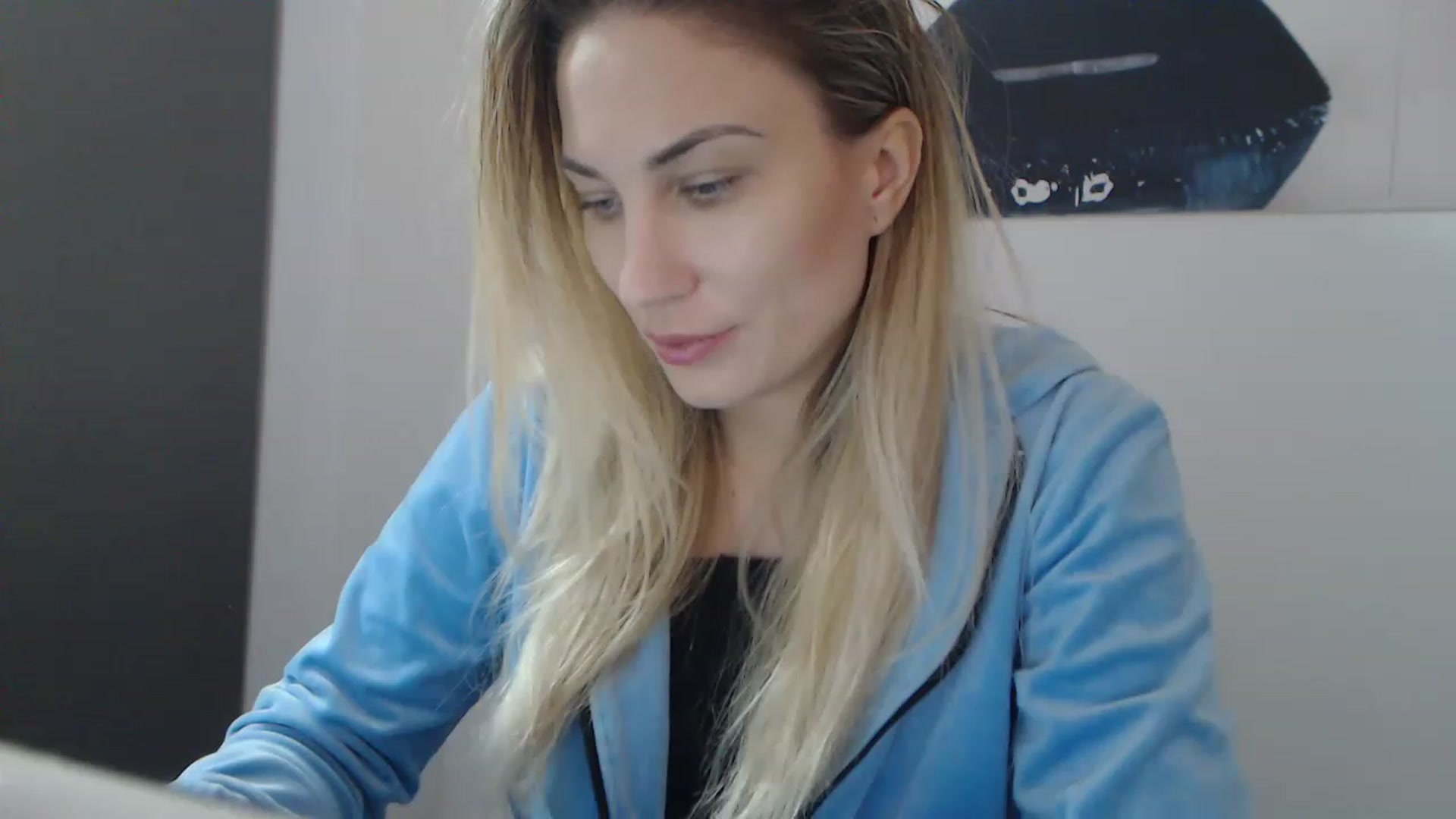 Gallery image thumbnail from AllysaHot's myfreecams stream on, 12/19/2022, 12:59 image 9 of 20