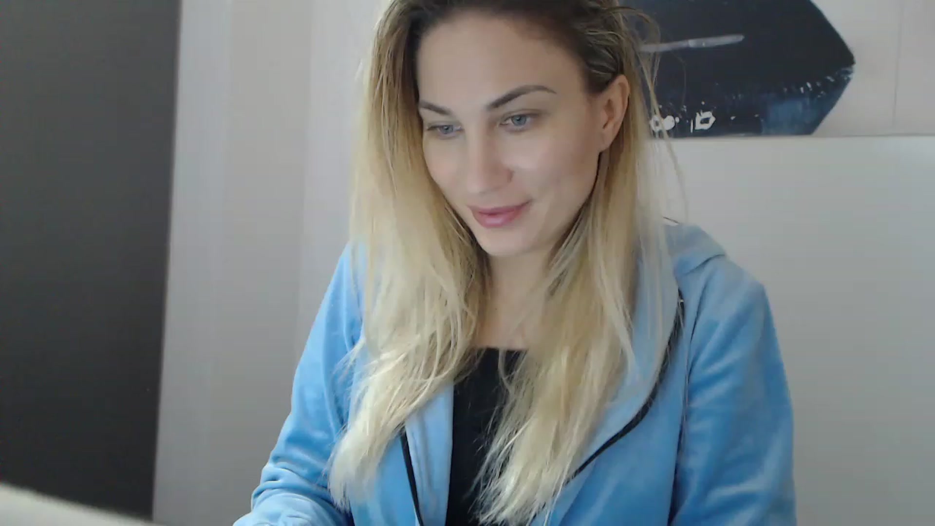 Gallery image thumbnail from AllysaHot's myfreecams stream on, 12/19/2022, 12:59 image 10 of 20