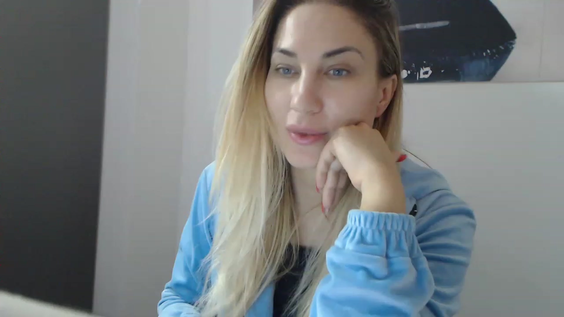 Gallery image thumbnail from AllysaHot's myfreecams stream on, 12/19/2022, 12:59 image 14 of 20