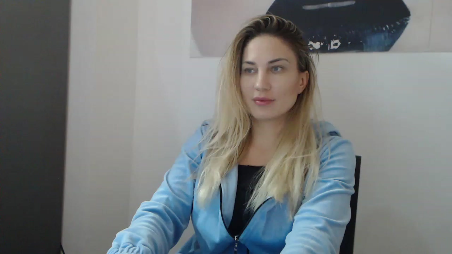 Gallery image thumbnail from AllysaHot's myfreecams stream on, 12/19/2022, 12:59 image 4 of 20