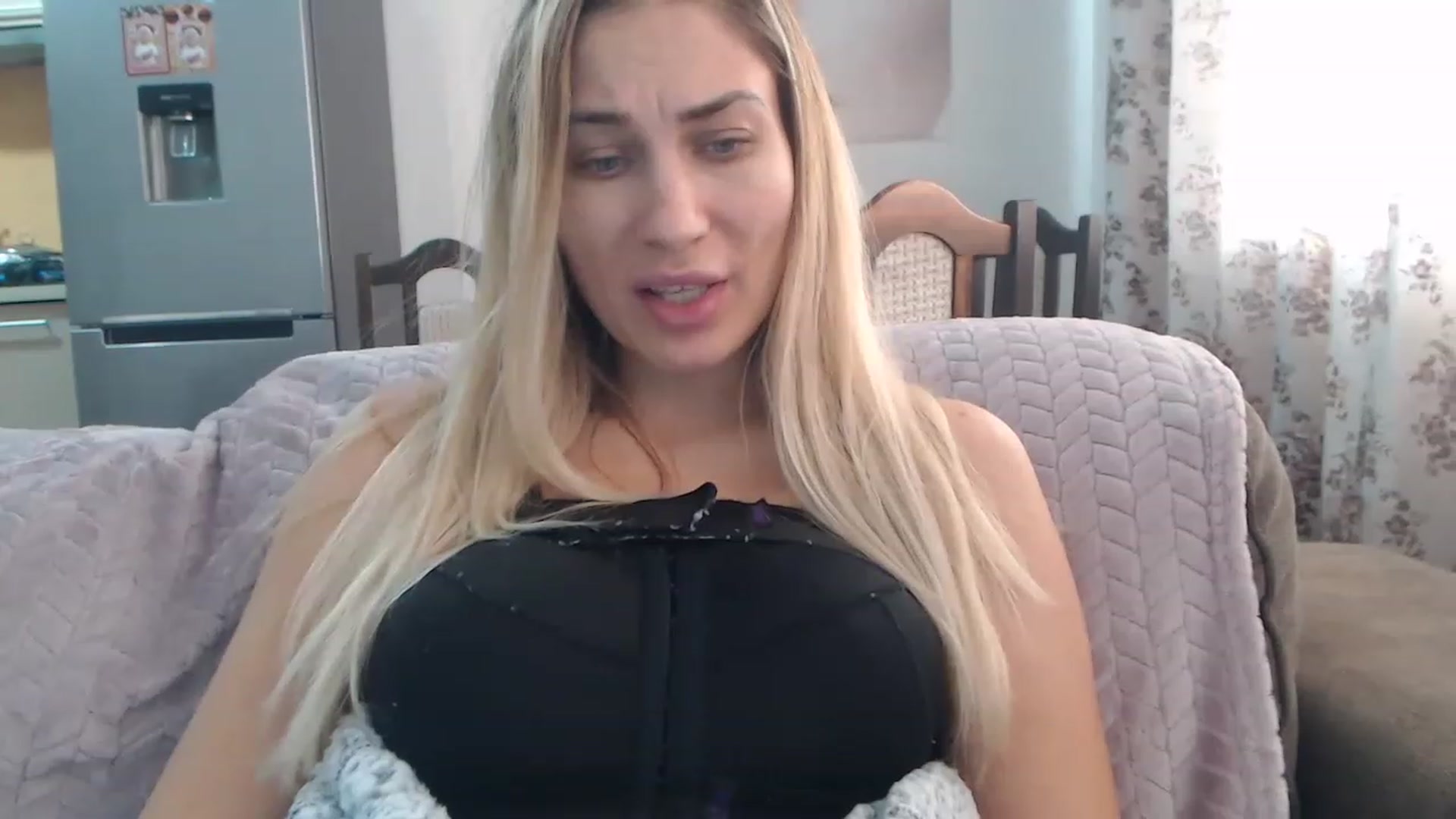 Gallery image thumbnail from AllysaHot's myfreecams stream on, 01/05/2023, 11:45 image 9 of 20