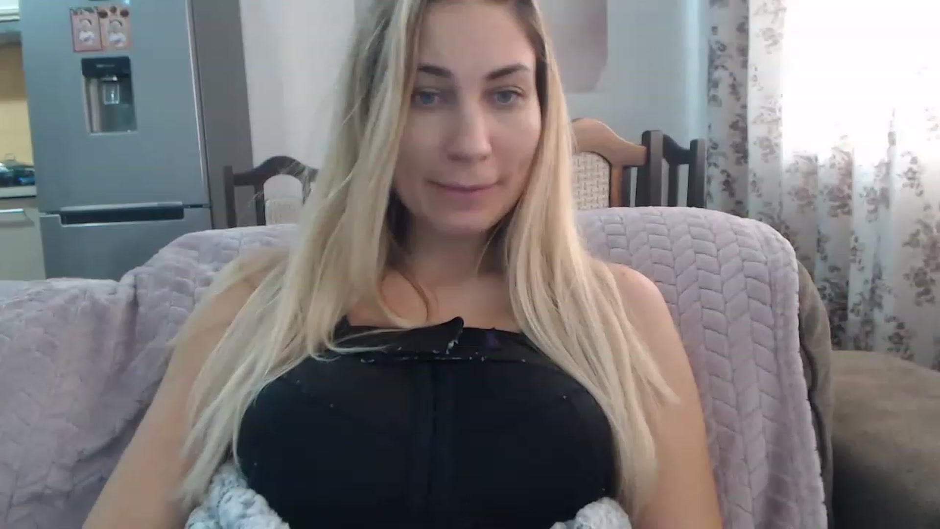 Gallery image thumbnail from AllysaHot's myfreecams stream on, 01/05/2023, 11:45 image 10 of 20