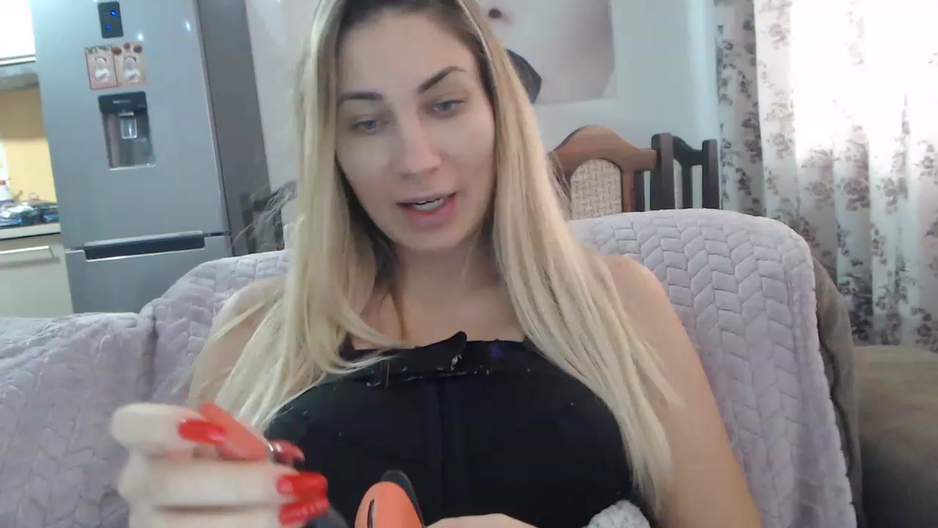 Gallery image thumbnail from AllysaHot's myfreecams stream on, 01/05/2023, 11:45 image 6 of 20