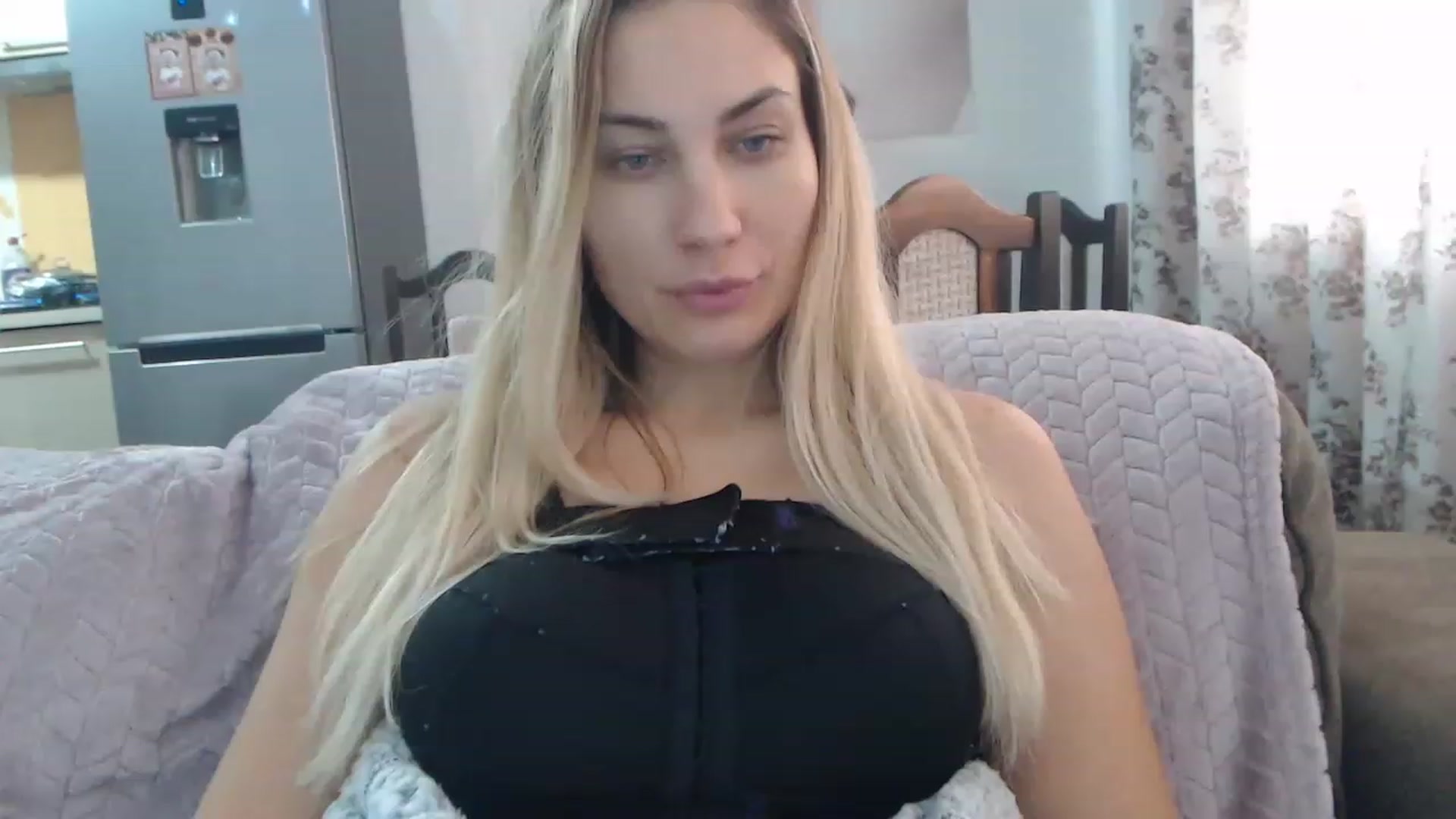 Gallery image thumbnail from AllysaHot's myfreecams stream on, 01/05/2023, 11:45 image 7 of 20