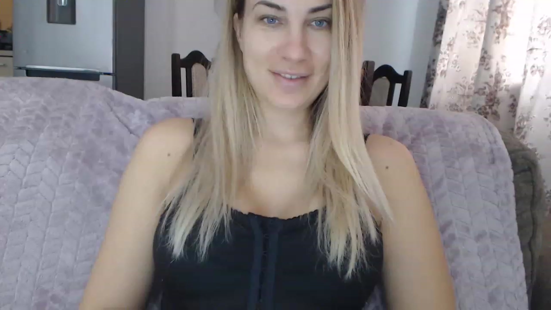 Gallery image thumbnail from AllysaHot's myfreecams stream on, 01/25/2023, 10:21 image 6 of 20