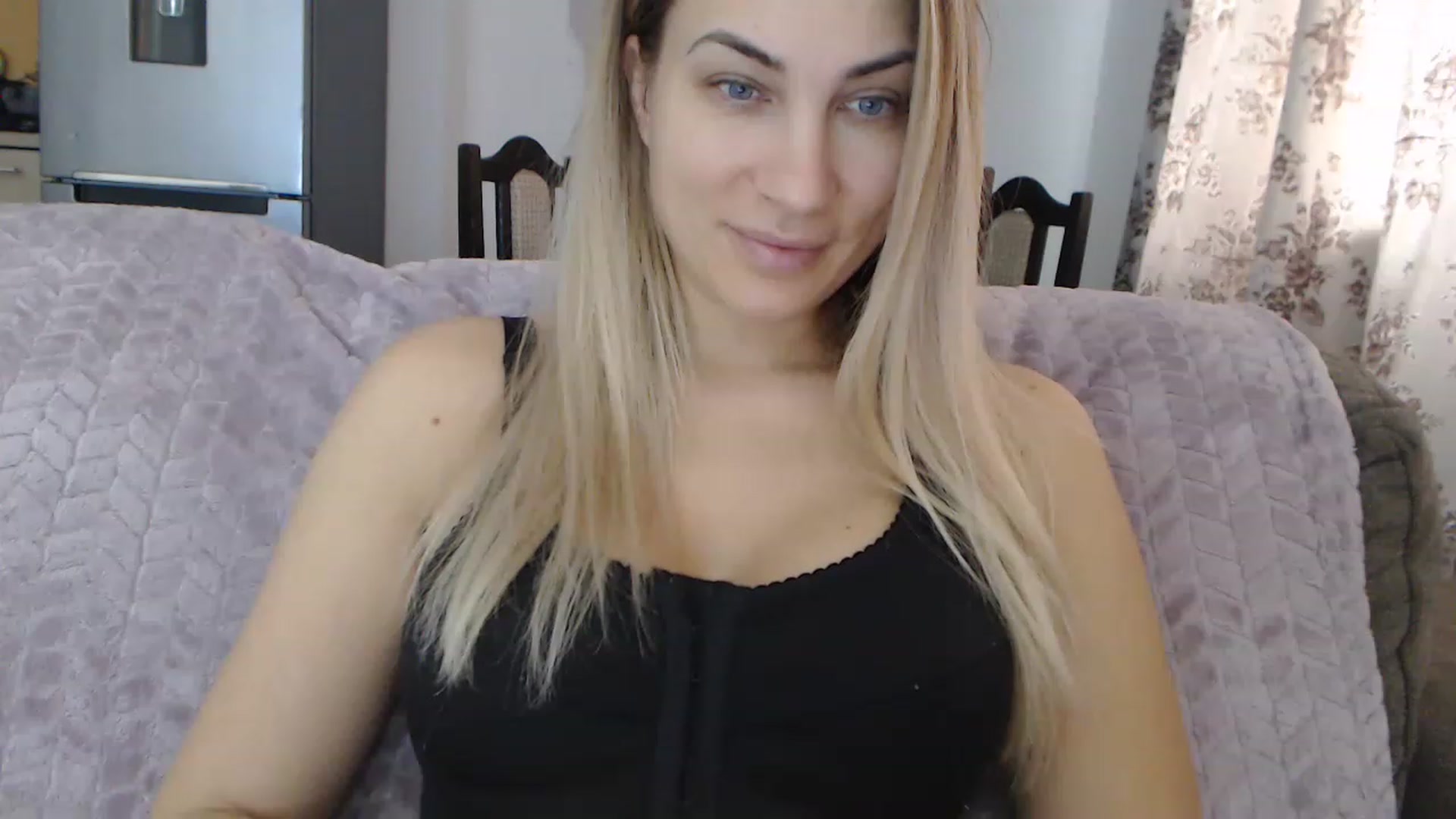 Gallery image thumbnail from AllysaHot's myfreecams stream on, 01/25/2023, 10:21 image 12 of 20