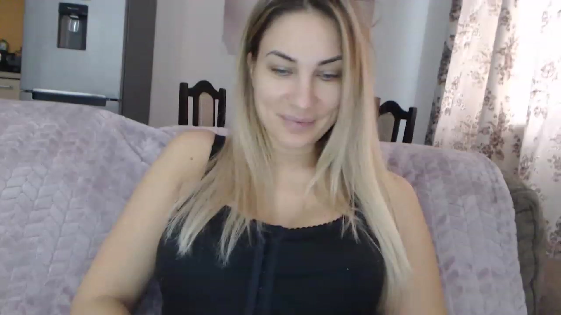 Gallery image thumbnail from AllysaHot's myfreecams stream on, 01/25/2023, 10:21 image 18 of 20