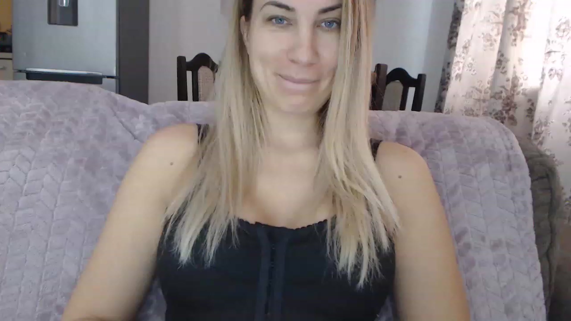 Gallery image thumbnail from AllysaHot's myfreecams stream on, 01/25/2023, 10:21 image 7 of 20