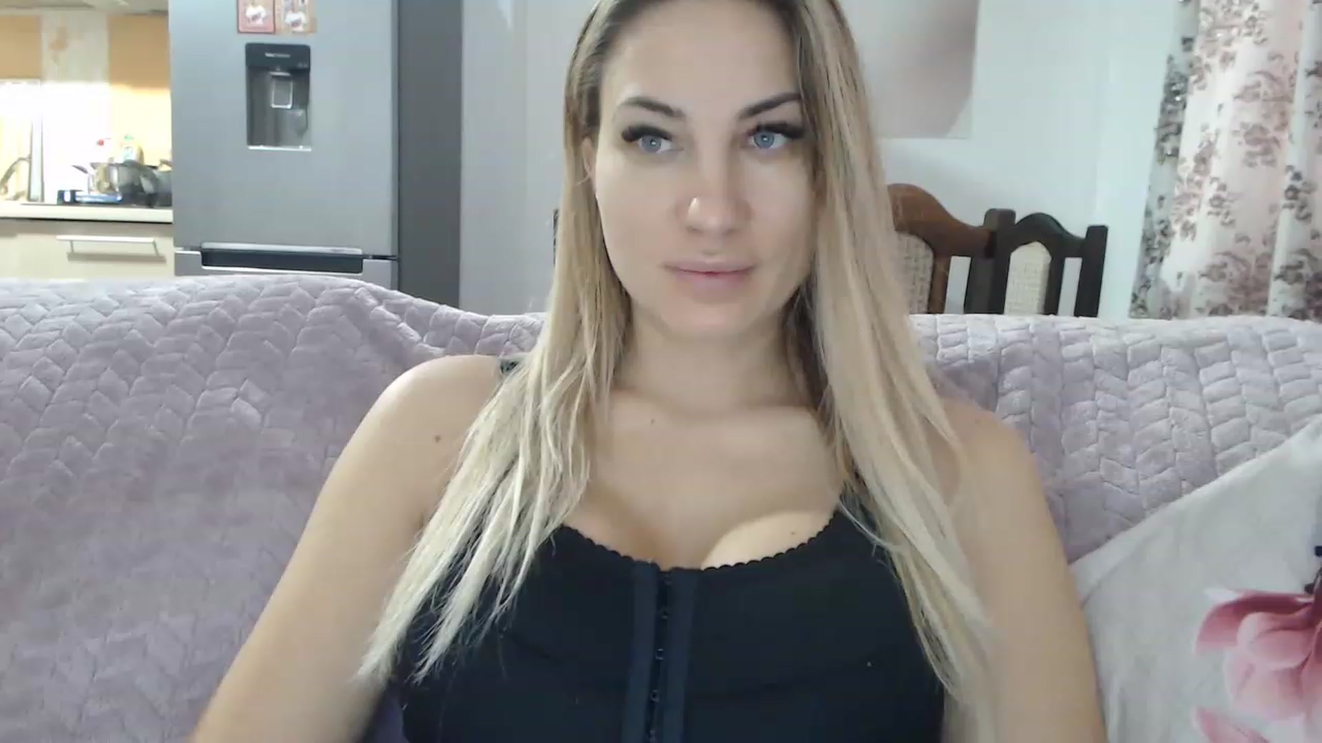 Gallery image thumbnail from AllysaHot's myfreecams stream on, 01/26/2023, 11:31 image 11 of 20