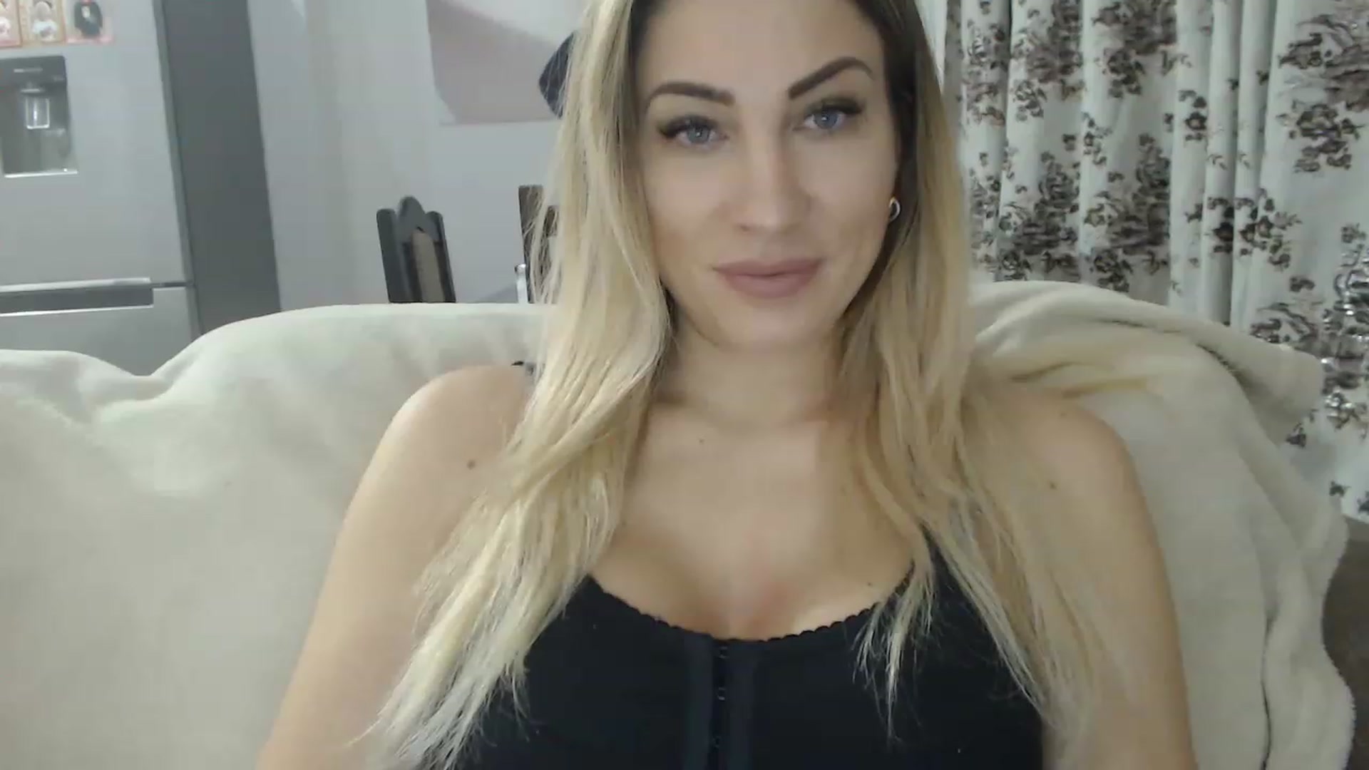 Gallery image thumbnail from AllysaHot's myfreecams stream on, 02/10/2023, 23:27 image 5 of 20