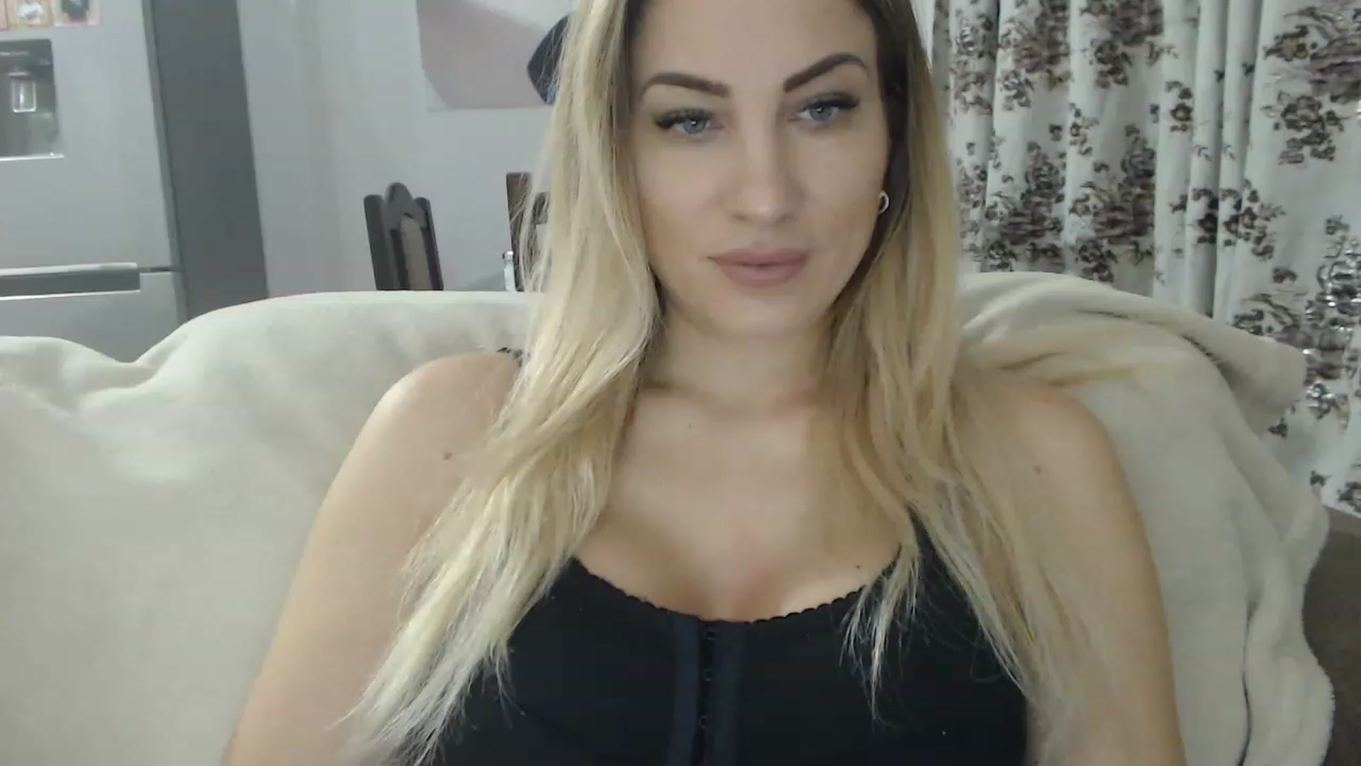 Gallery image thumbnail from AllysaHot's myfreecams stream on, 02/10/2023, 23:27 image 4 of 20