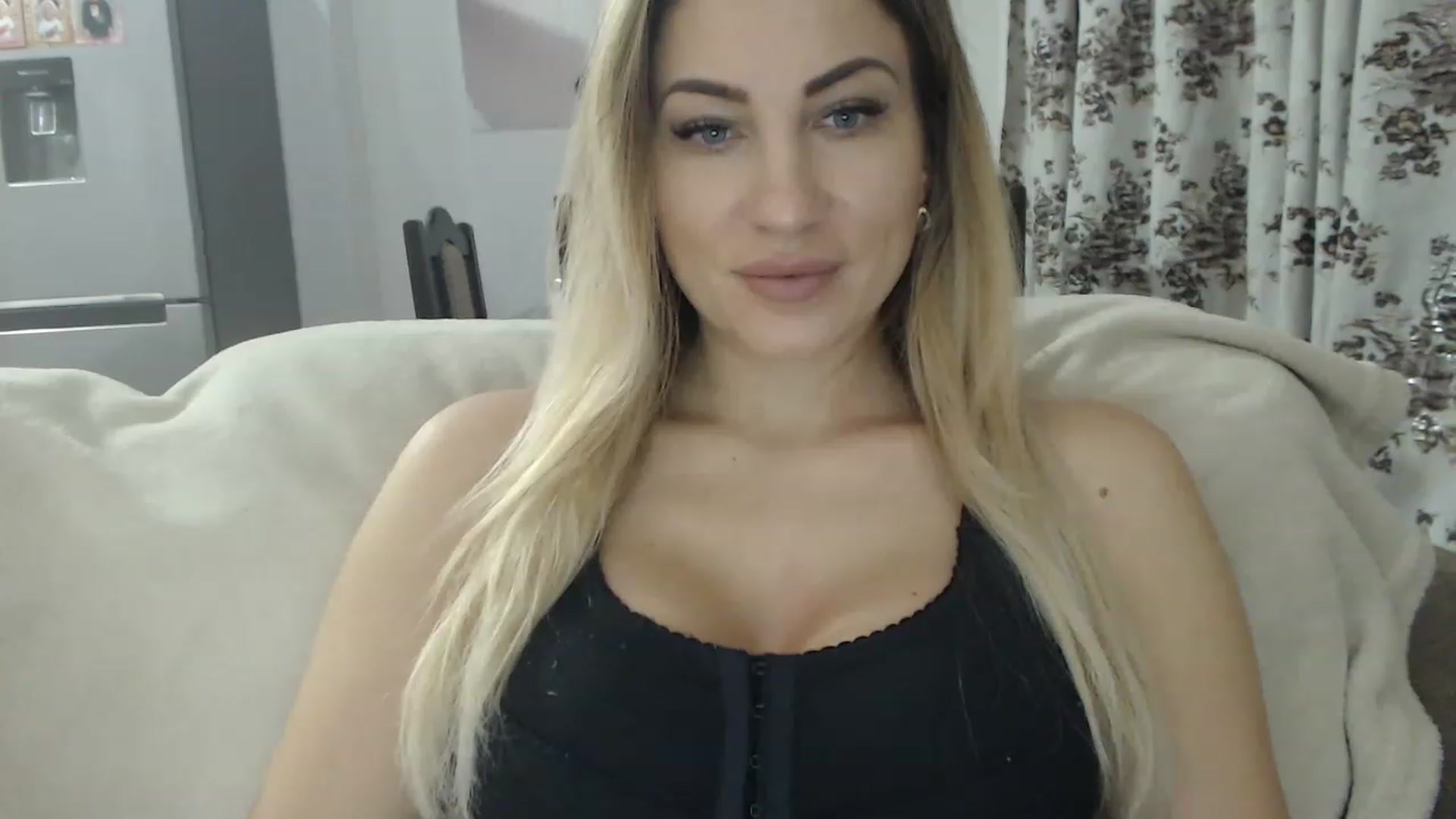 Gallery image thumbnail from AllysaHot's myfreecams stream on, 02/10/2023, 23:27 image 10 of 20