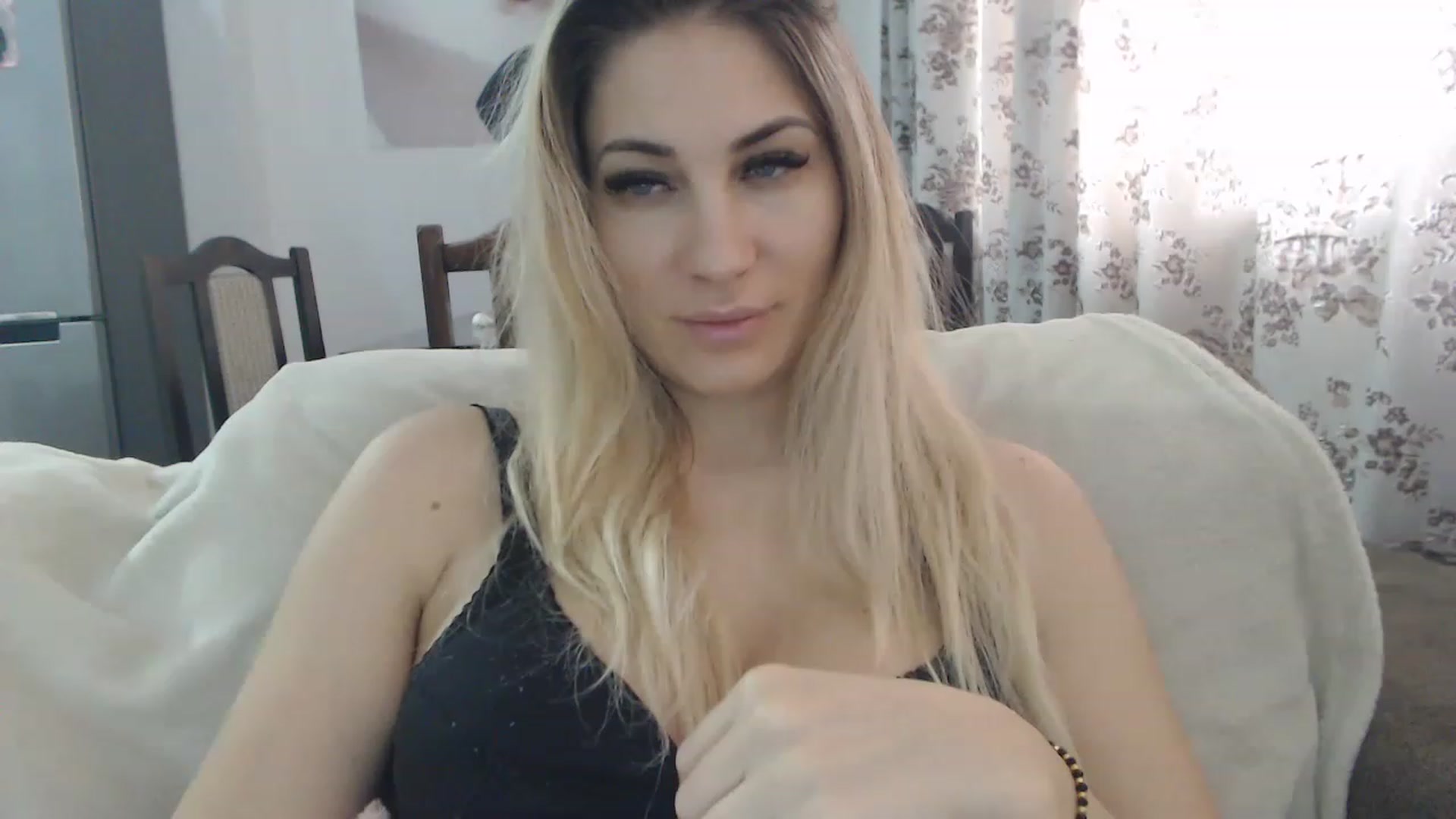 Gallery image thumbnail from AllysaHot's myfreecams stream on, 03/06/2023, 10:23 image 17 of 20