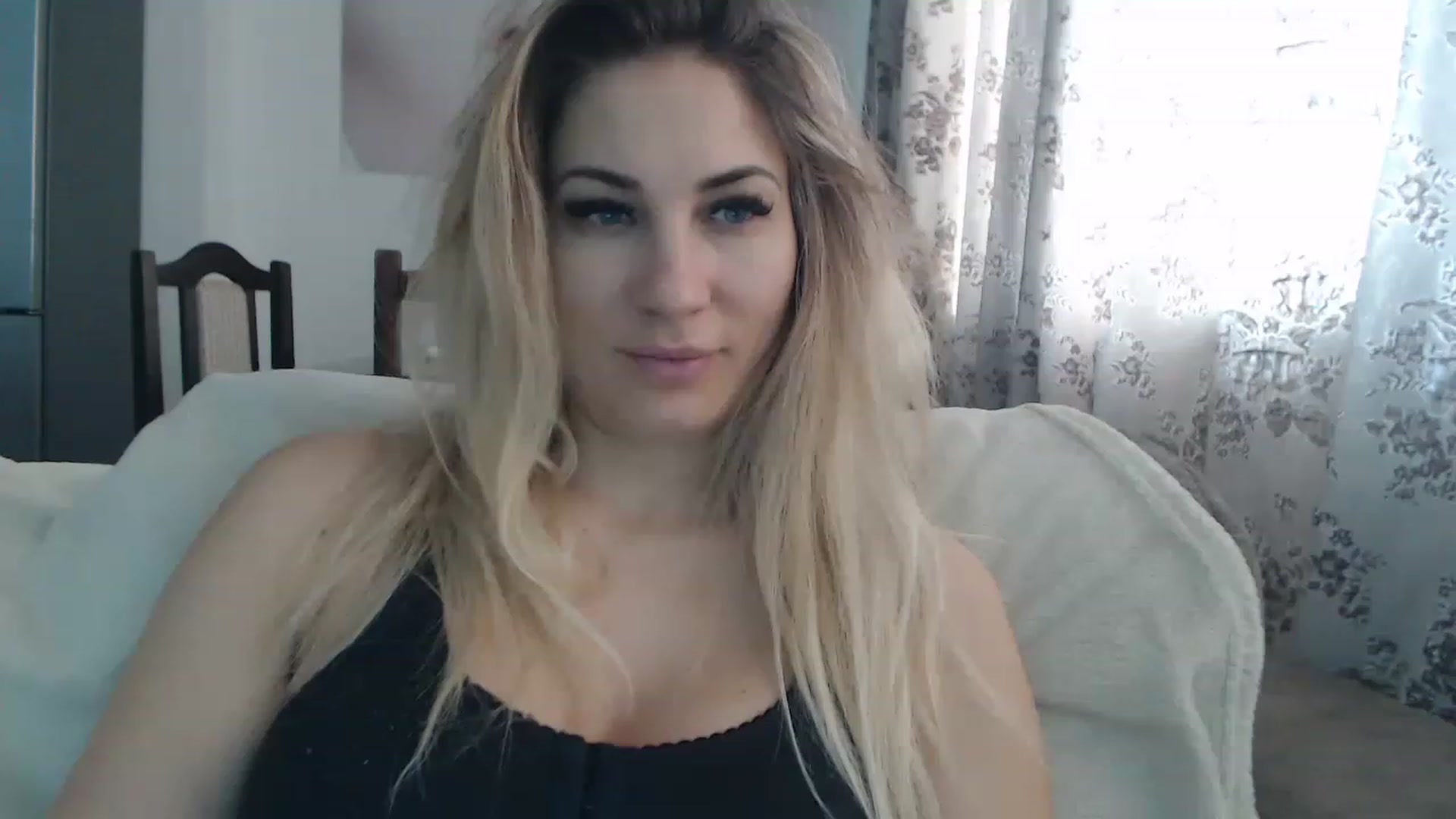Gallery image thumbnail from AllysaHot's myfreecams stream on, 03/06/2023, 14:11 image 16 of 20