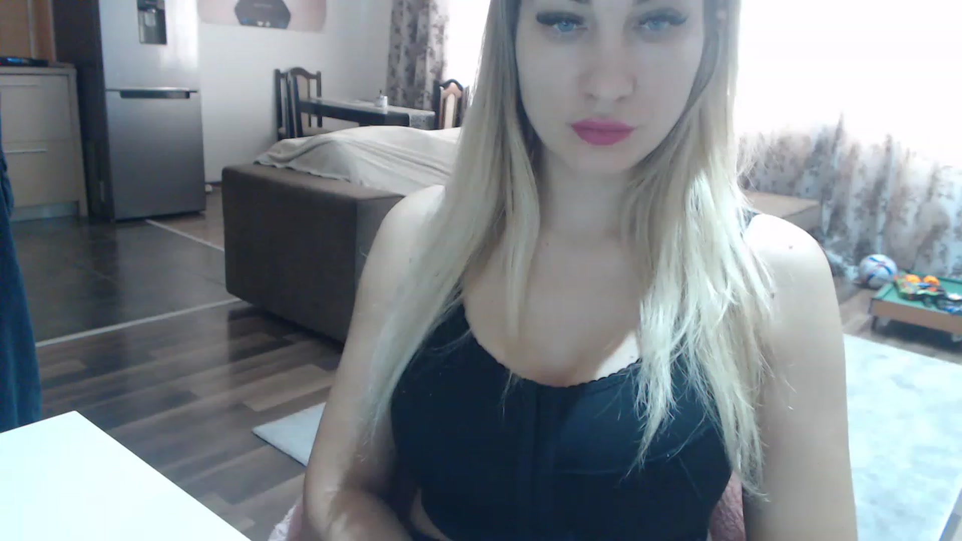 Gallery image thumbnail from AllysaHot's myfreecams stream on, 03/08/2023, 11:07 image 18 of 20