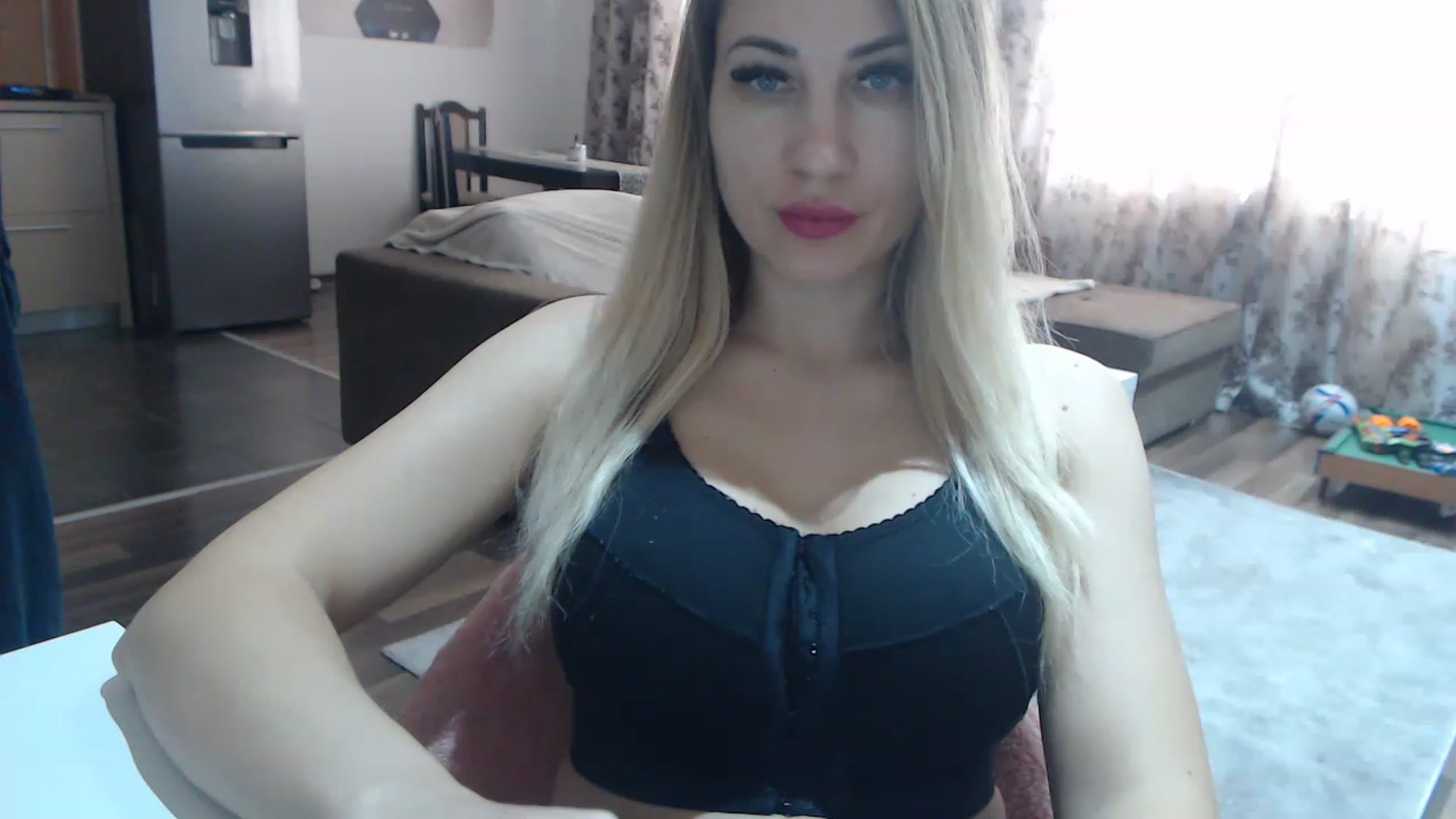 Gallery image thumbnail from AllysaHot's myfreecams stream on, 03/08/2023, 11:07 image 9 of 20