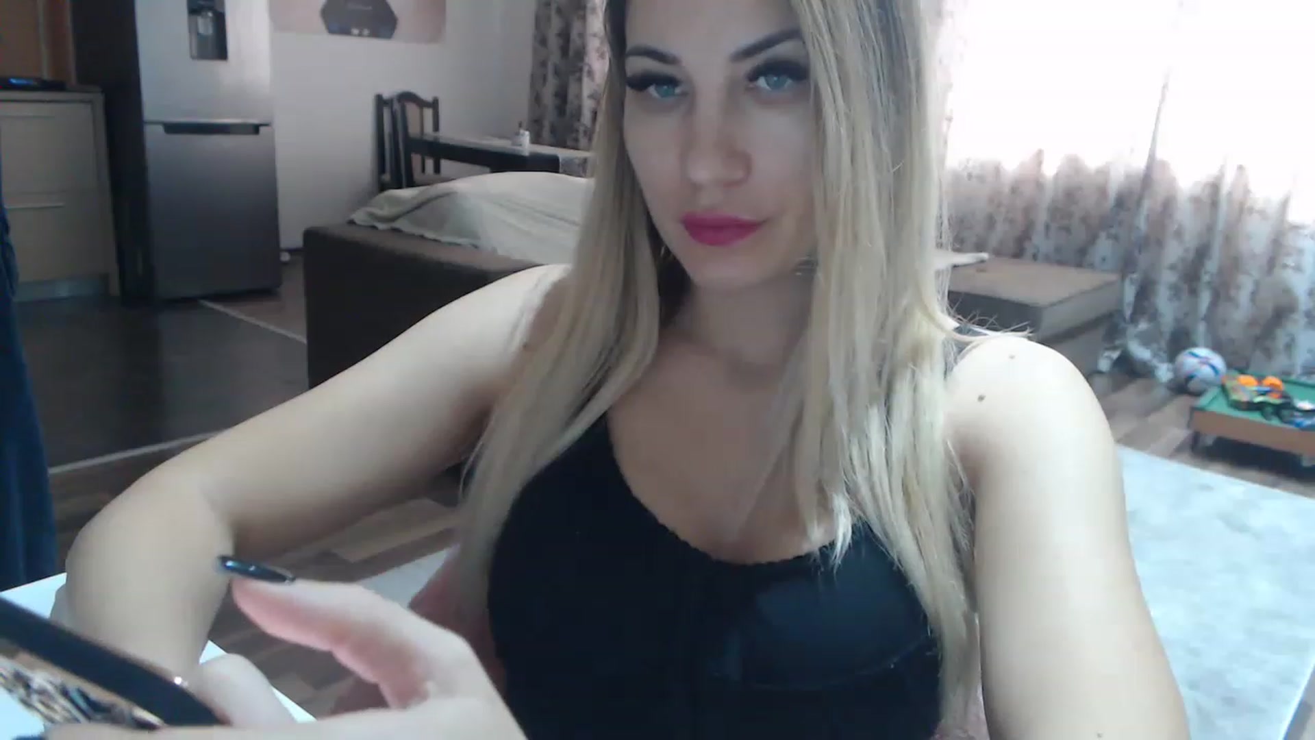 Gallery image thumbnail from AllysaHot's myfreecams stream on, 03/08/2023, 11:07 image 14 of 20