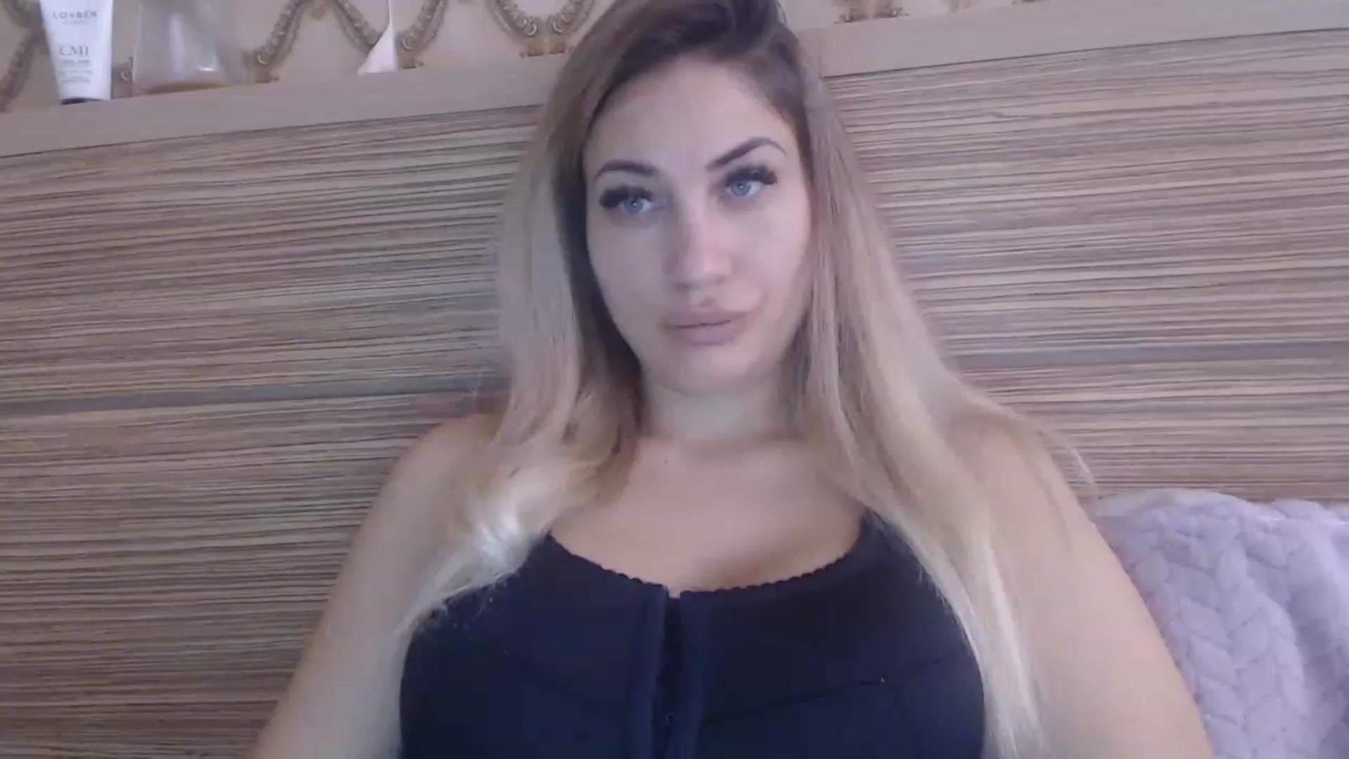 Gallery image thumbnail from AllysaHot's myfreecams stream on, 03/13/2023, 12:25 image 18 of 20