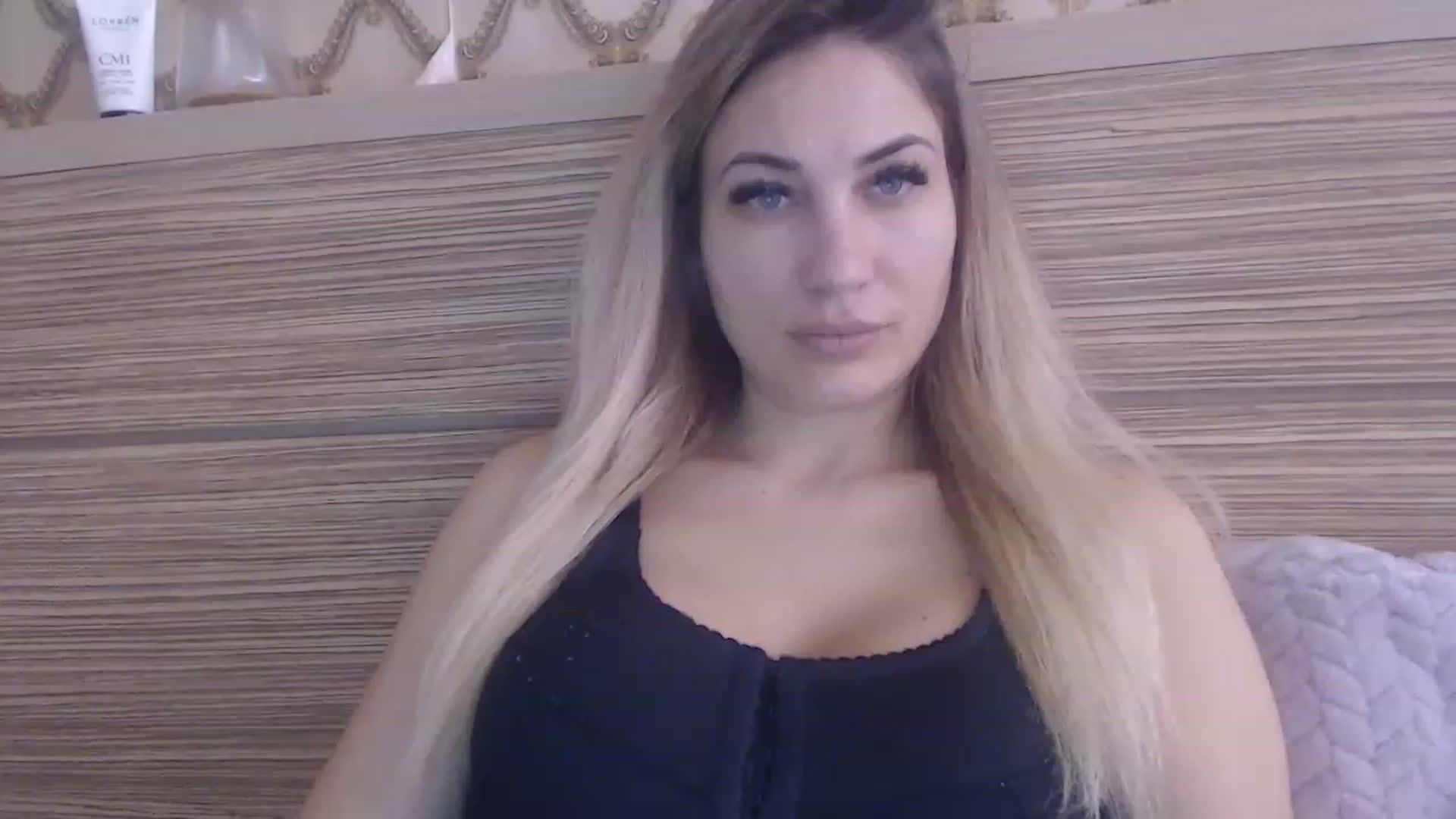 Gallery image thumbnail from AllysaHot's myfreecams stream on, 03/13/2023, 12:25 image 13 of 20