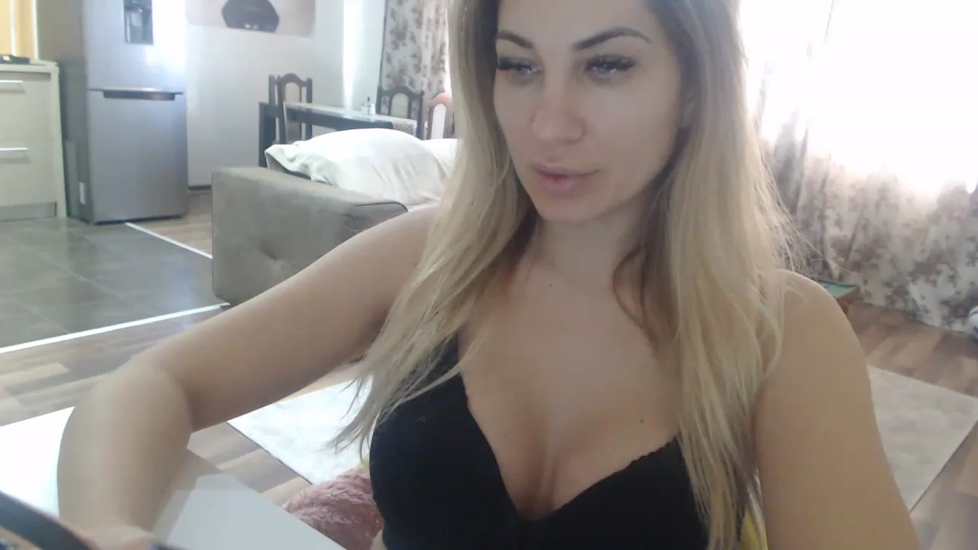 Gallery image thumbnail from AllysaHot's myfreecams stream on, 03/14/2023, 09:18 image 6 of 20