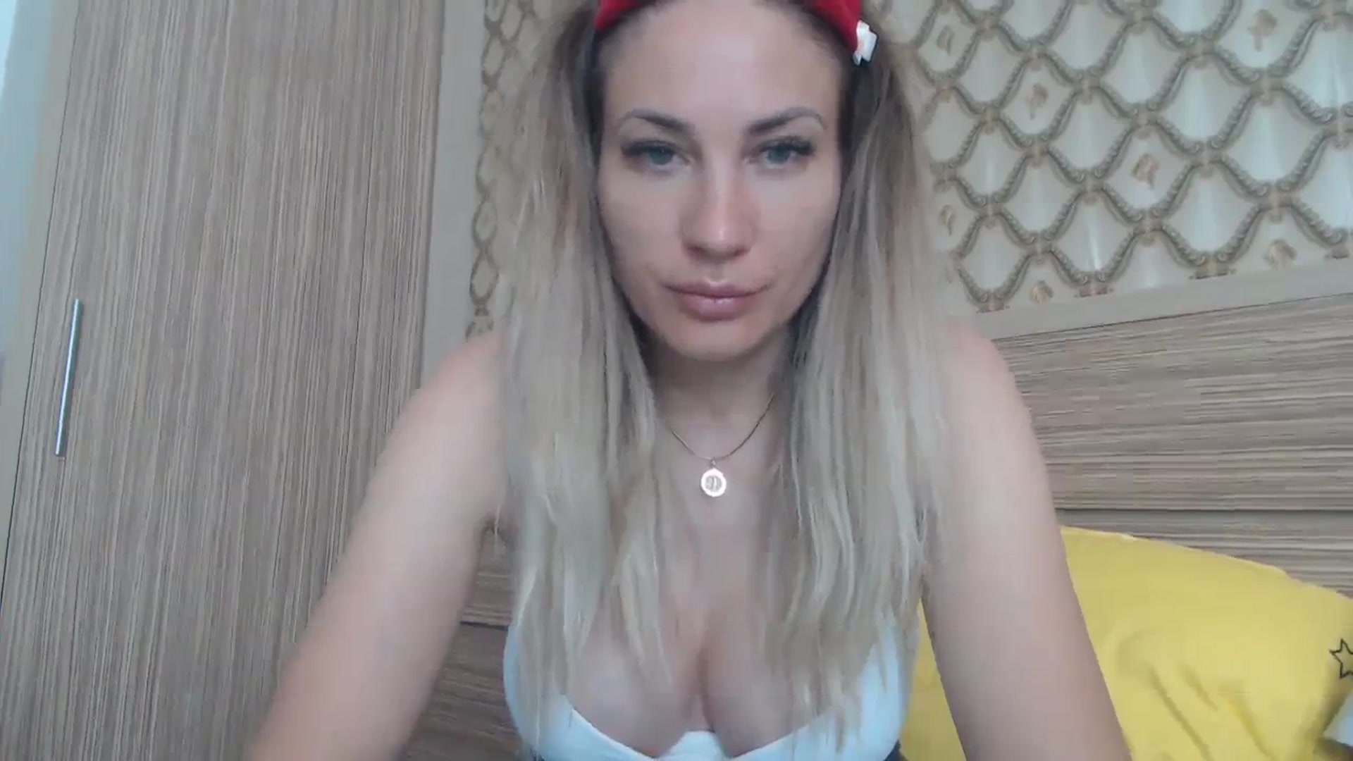 Gallery image thumbnail from AllysaHot's myfreecams stream on, 08/21/2023, 10:21 image 2 of 20