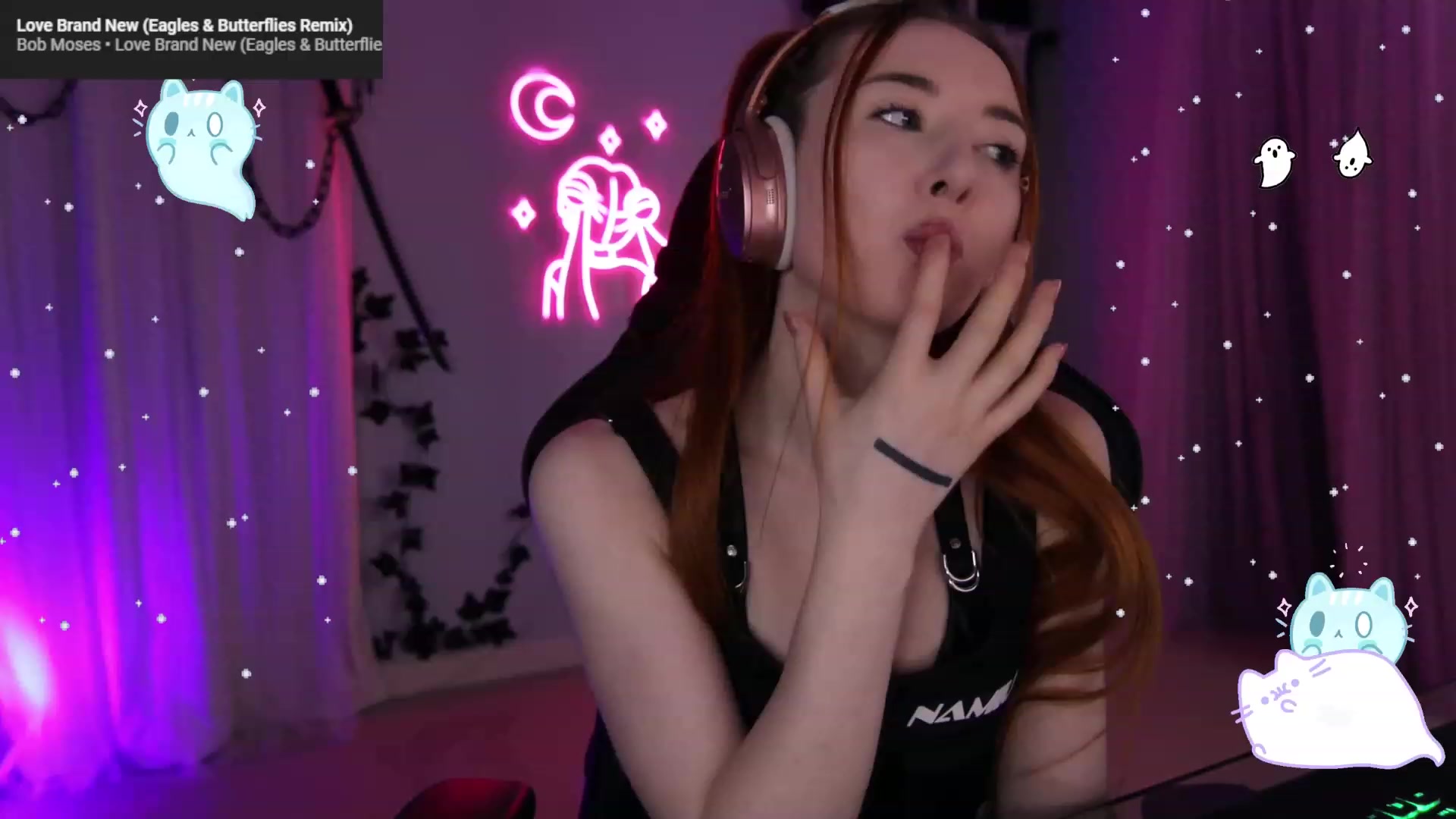 Gallery image thumbnail from AllyxKitty's myfreecams stream on, 04/16/2023, 14:44 image 9 of 20