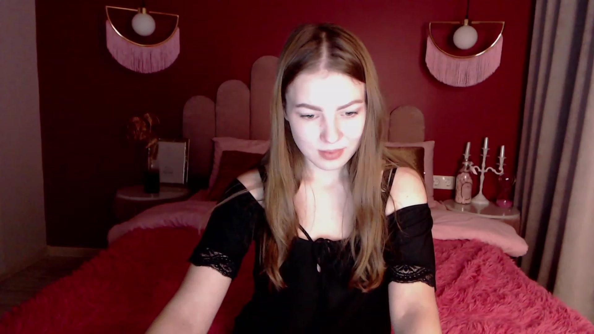 Gallery image thumbnail from AlmaGrace's myfreecams stream on, 11/22/2022, 20:21 image 17 of 20