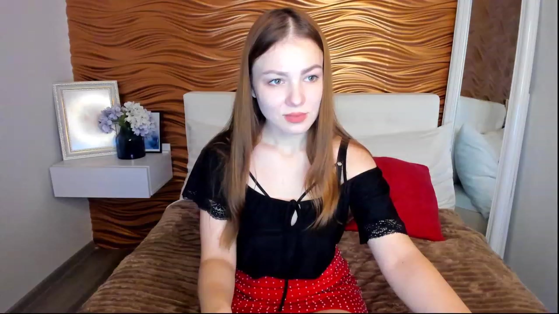 Gallery image thumbnail from AlmaGrace's myfreecams stream on, 11/25/2022, 20:33 image 5 of 20