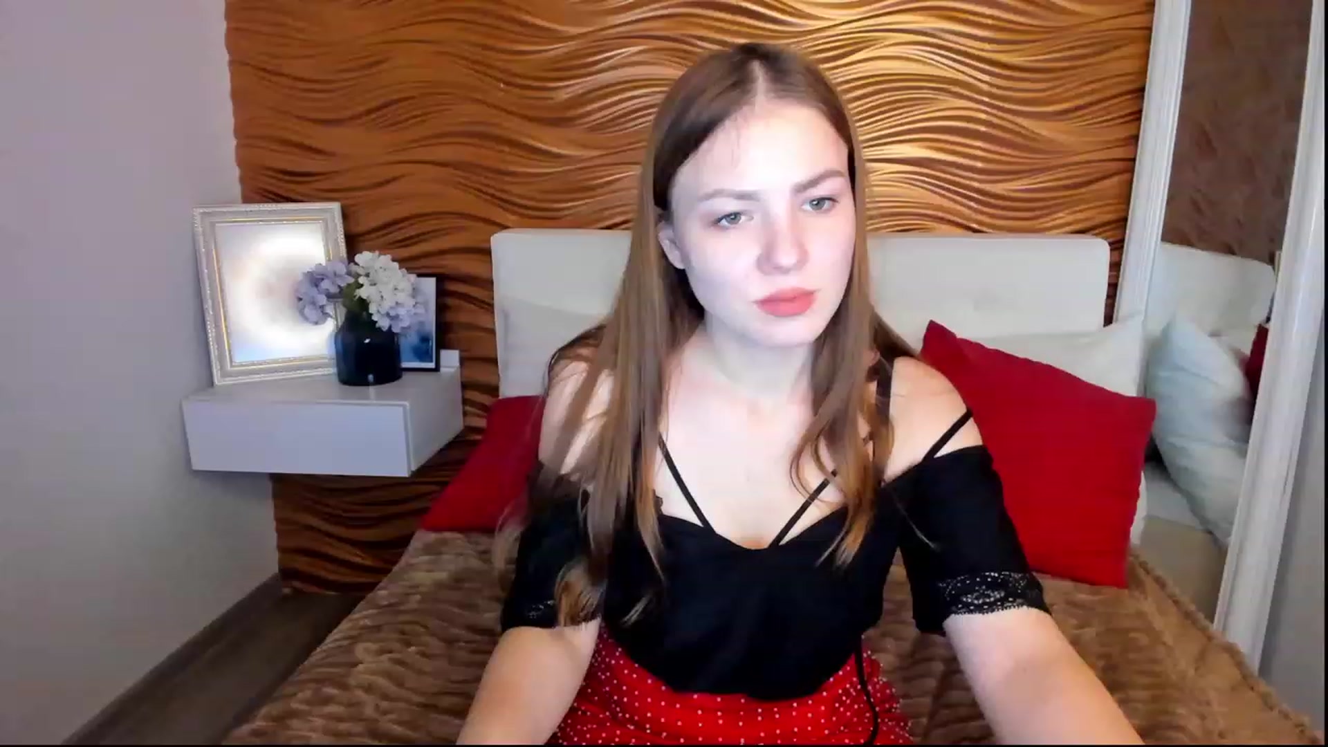 Gallery image thumbnail from AlmaGrace's myfreecams stream on, 11/25/2022, 23:36 image 19 of 20
