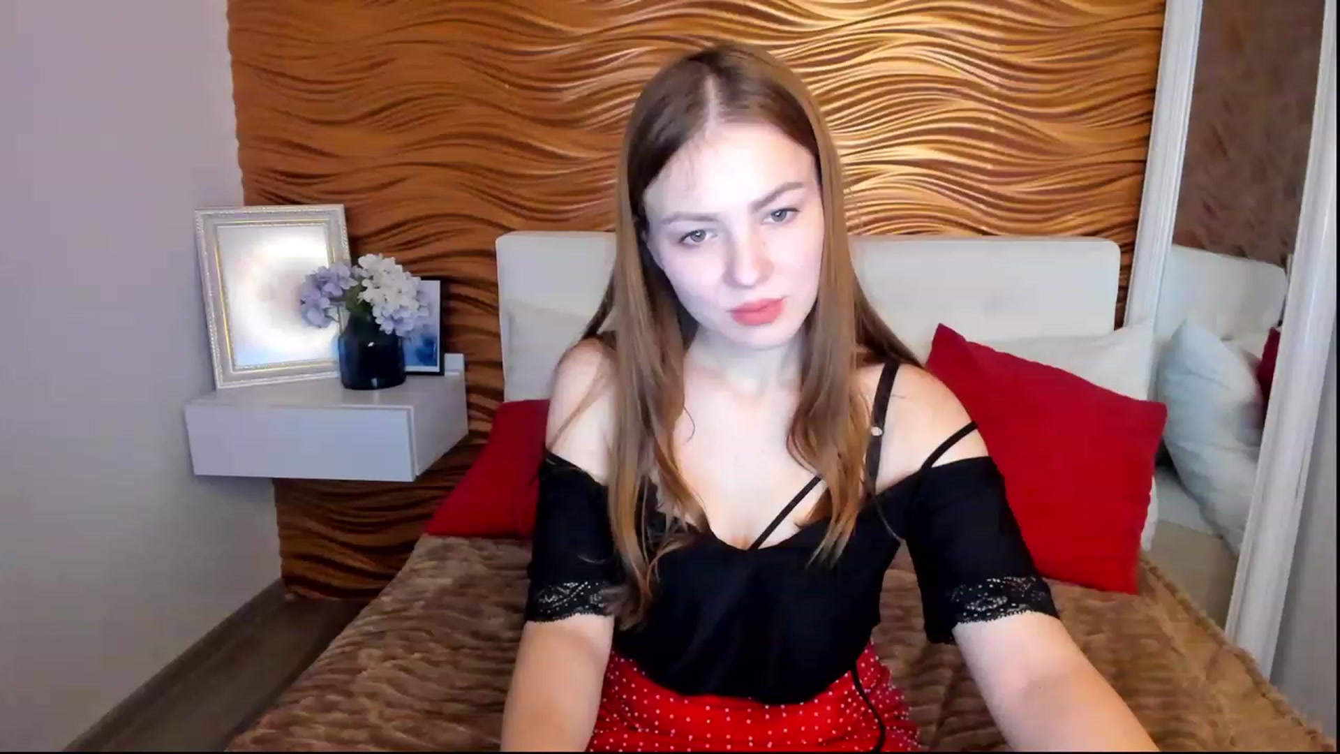 Gallery image thumbnail from AlmaGrace's myfreecams stream on, 11/25/2022, 23:36 image 16 of 20