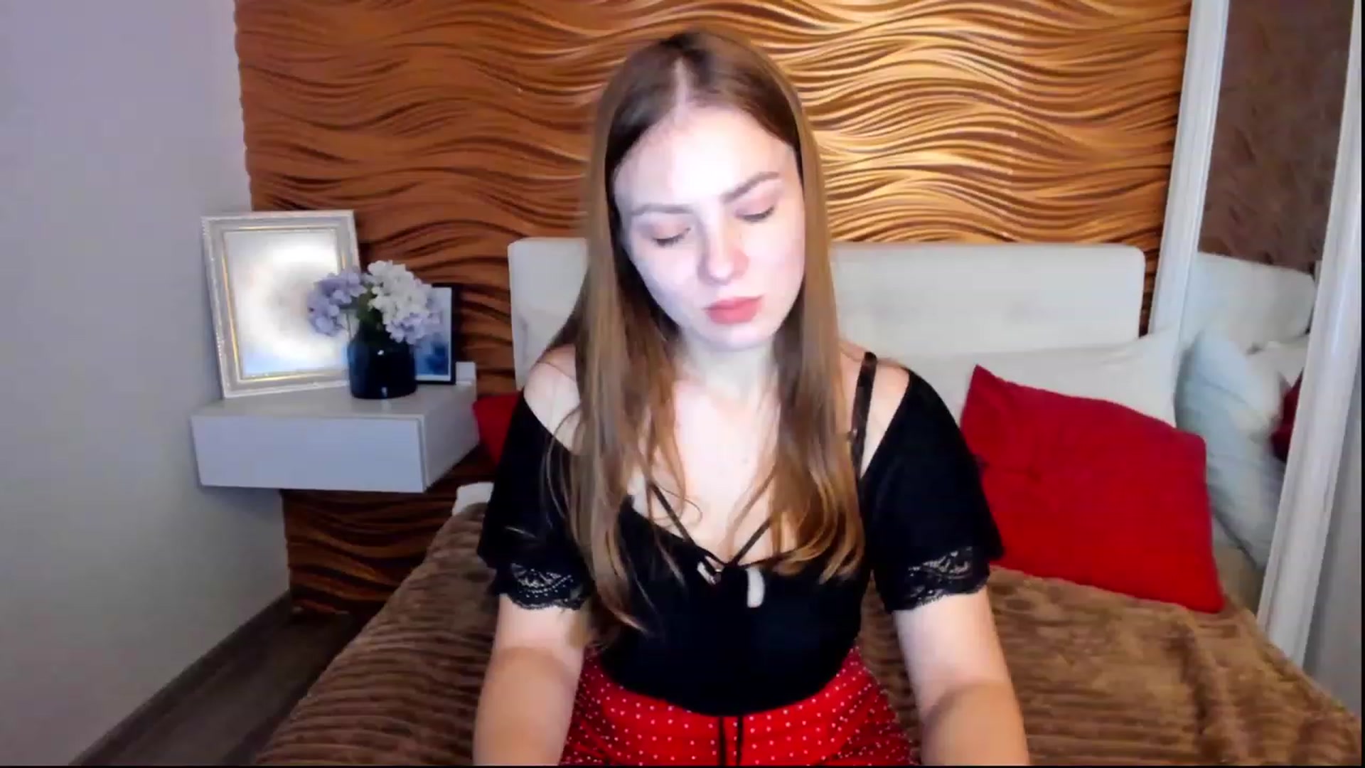Gallery image thumbnail from AlmaGrace's myfreecams stream on, 11/26/2022, 24:17 image 2 of 20