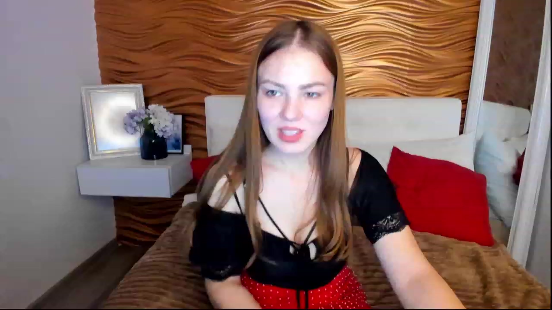 Gallery image thumbnail from AlmaGrace's myfreecams stream on, 11/26/2022, 24:17 image 8 of 20