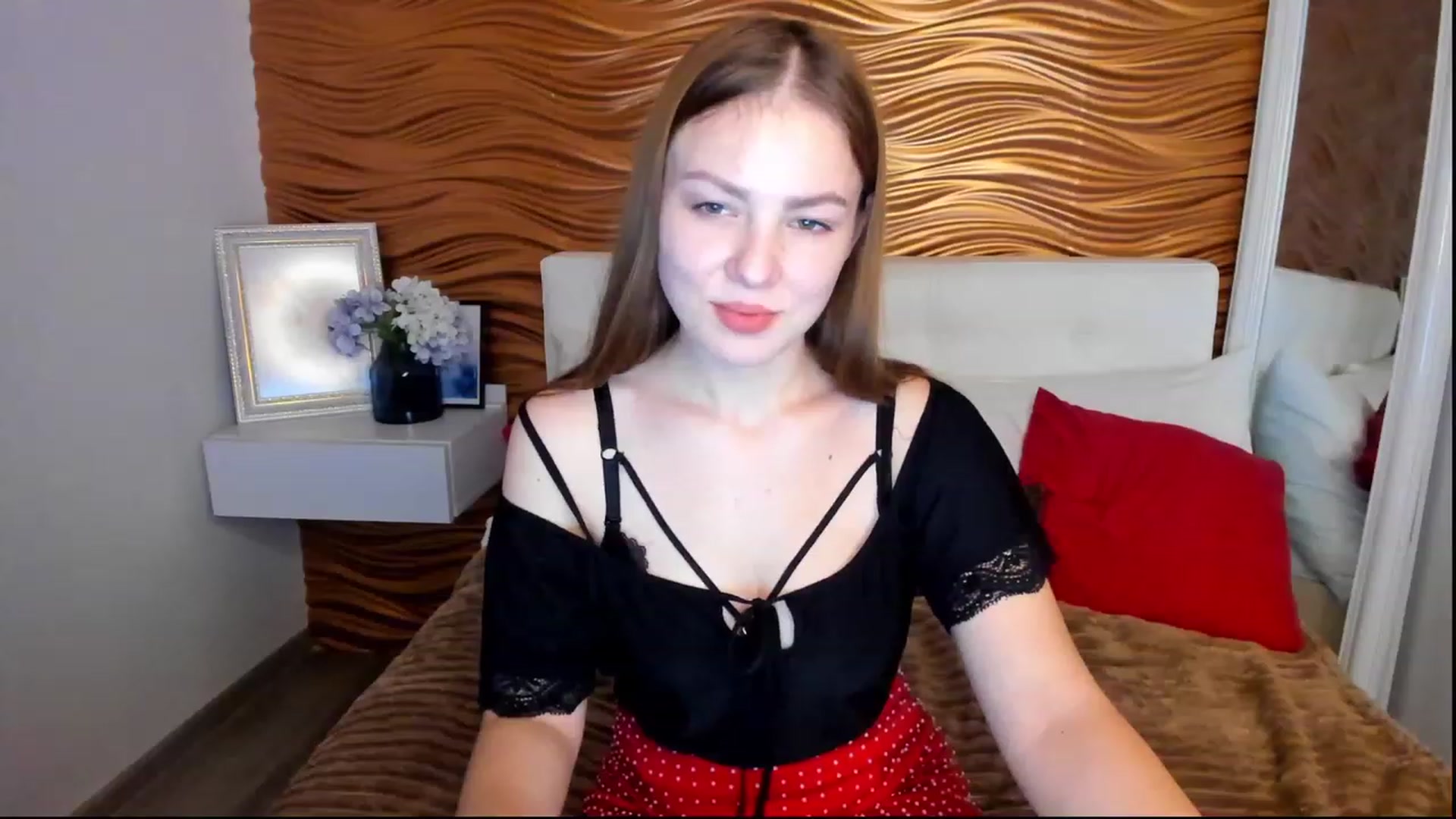 Gallery image thumbnail from AlmaGrace's myfreecams stream on, 11/26/2022, 24:18 image 3 of 20