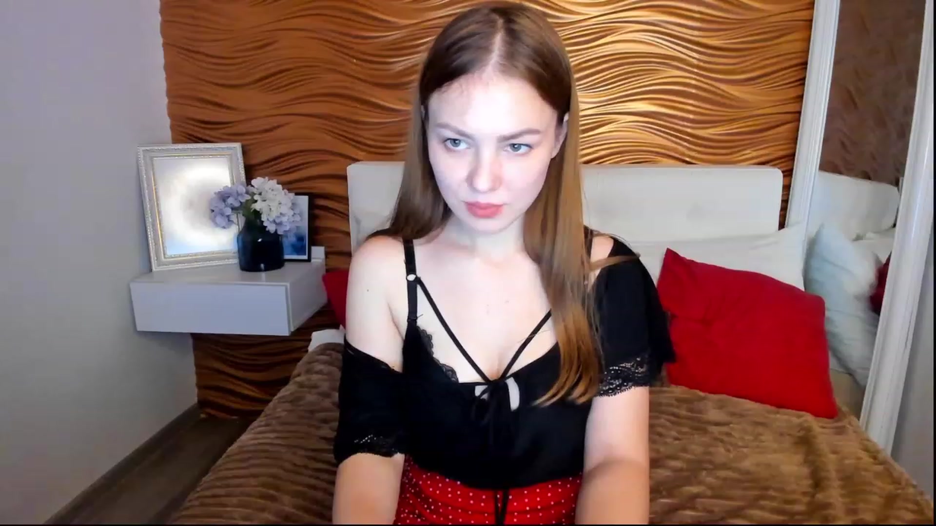 Gallery image thumbnail from AlmaGrace's myfreecams stream on, 11/26/2022, 24:18 image 14 of 20