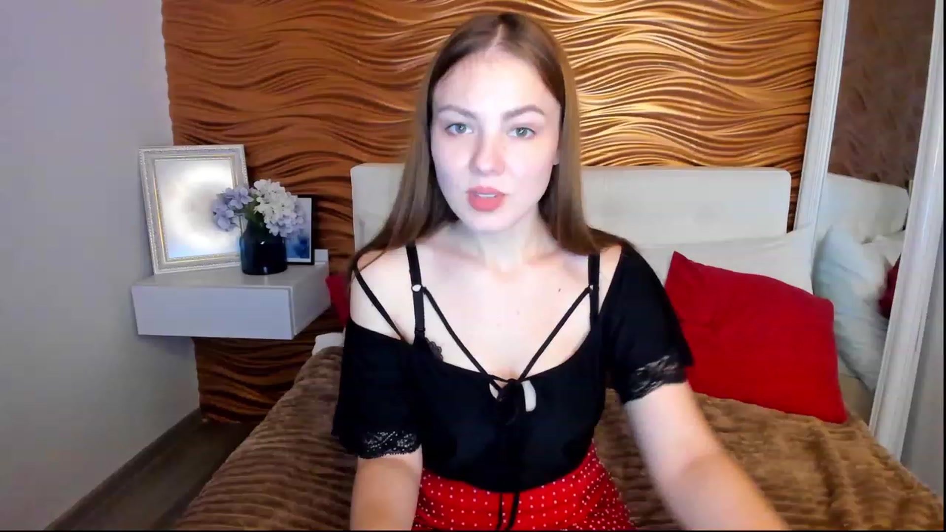 Gallery image thumbnail from AlmaGrace's myfreecams stream on, 11/26/2022, 24:18 image 5 of 20