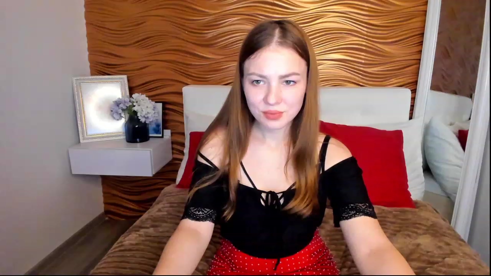 Gallery image thumbnail from AlmaGrace's myfreecams stream on, 11/26/2022, 01:56 image 14 of 20