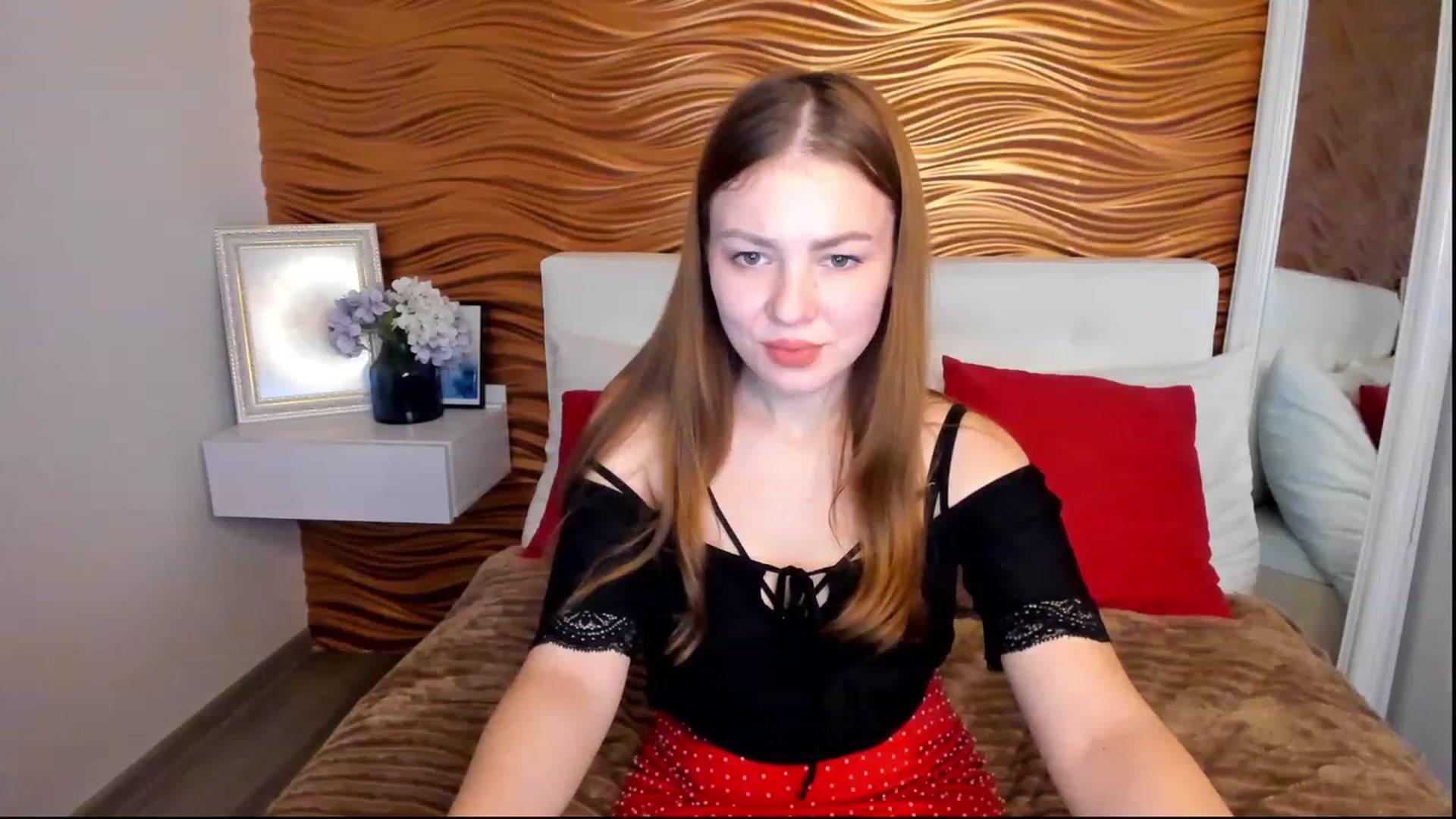 Gallery image thumbnail from AlmaGrace's myfreecams stream on, 11/26/2022, 01:56 image 15 of 20