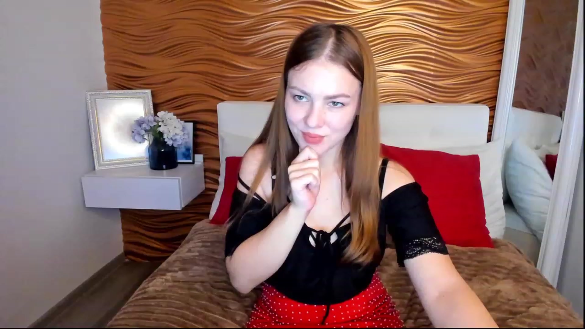 Gallery image thumbnail from AlmaGrace's myfreecams stream on, 11/26/2022, 01:56 image 13 of 20