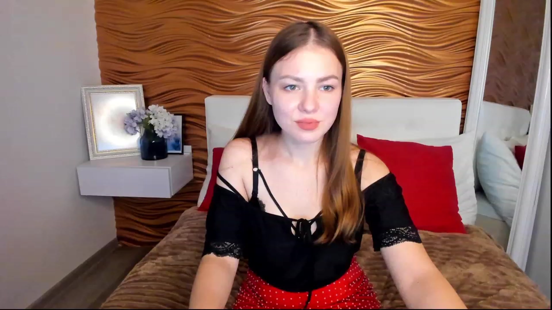 Gallery image thumbnail from AlmaGrace's myfreecams stream on, 11/26/2022, 01:56 image 18 of 20