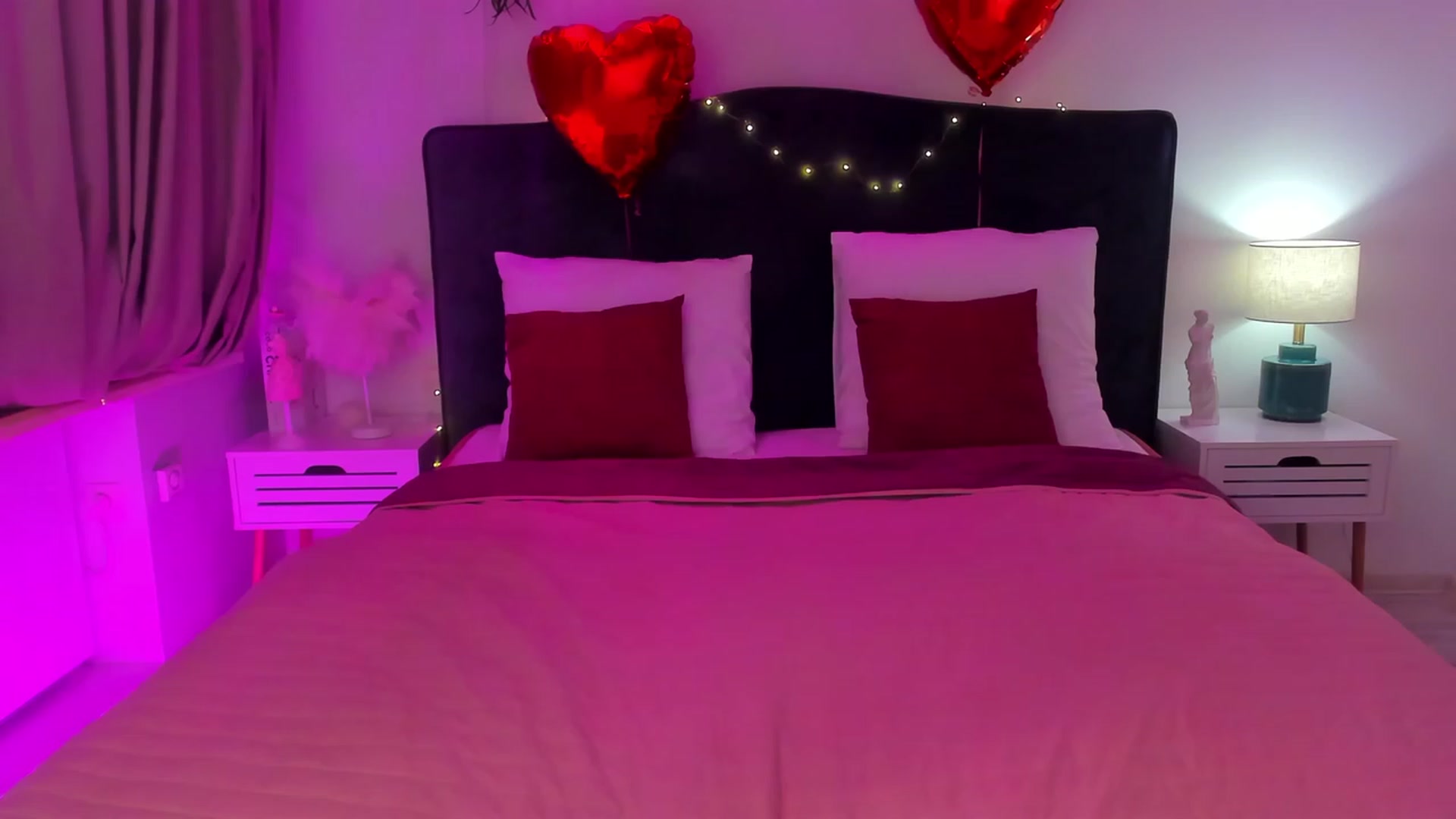 Gallery image thumbnail from AlmaGrace's myfreecams stream on, 02/20/2024, 21:29 image 11 of 20