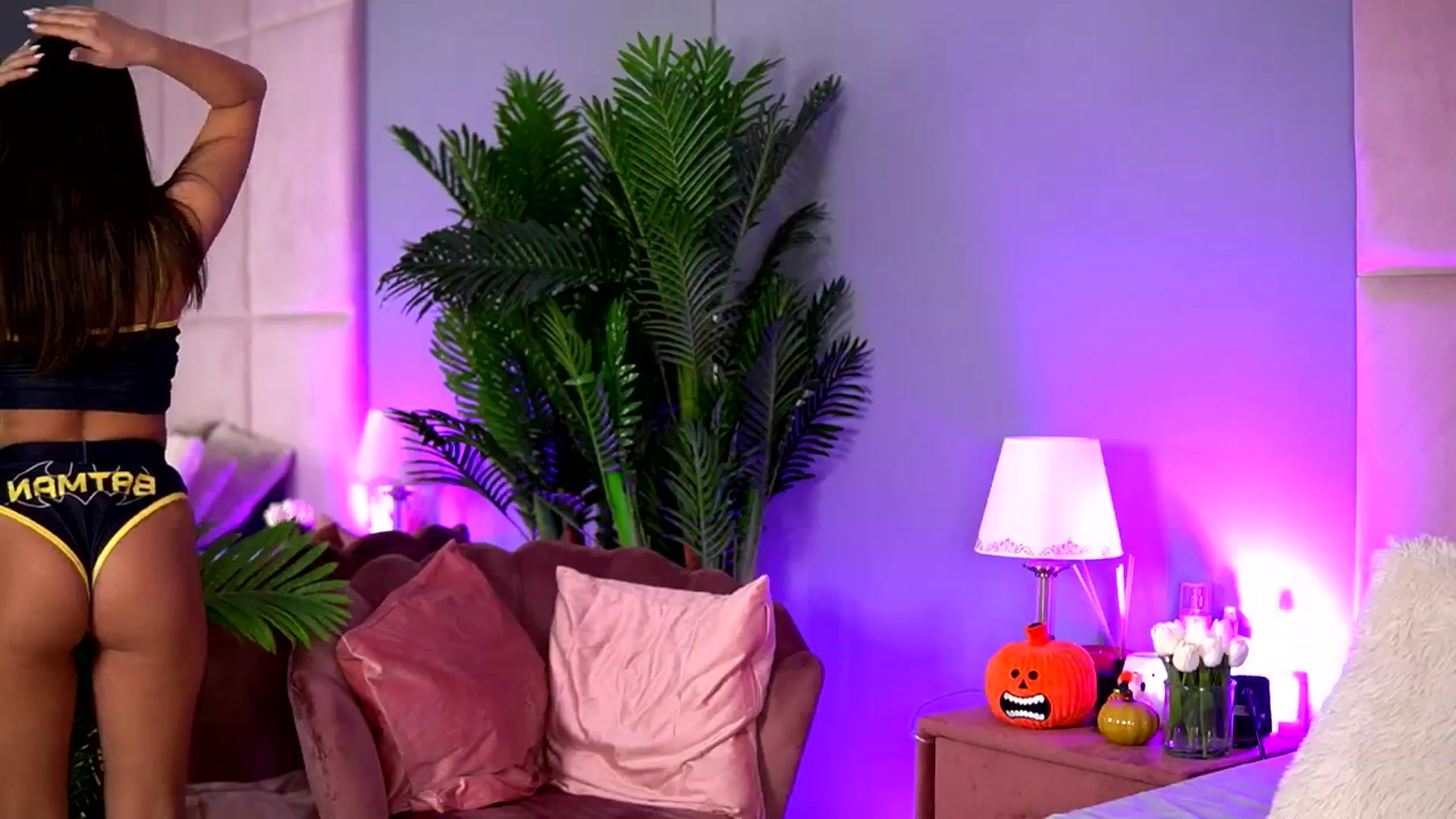 Gallery image thumbnail from Alma_Luv's myfreecams stream on, 10/31/2024, 07:34 image 13 of 20