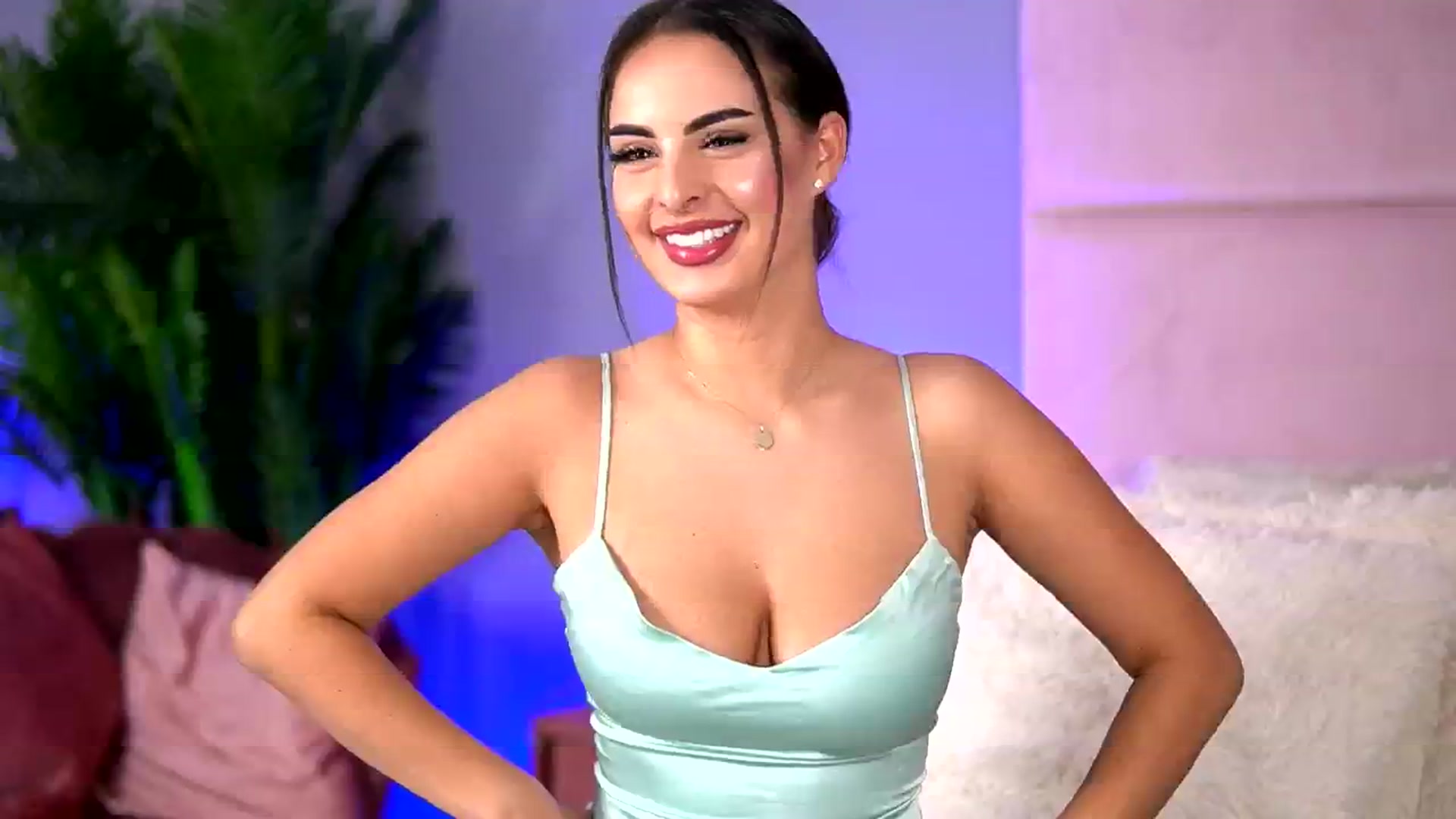 Gallery image thumbnail from Alma_Luv's myfreecams stream on, 11/06/2024, 12:57 image 6 of 20