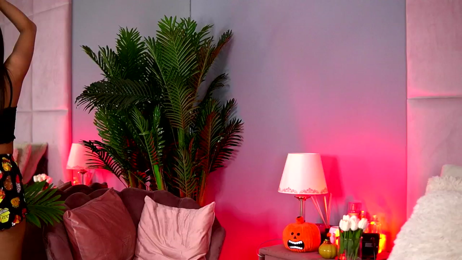 Gallery image thumbnail from Alma_Luv's myfreecams stream on, 11/08/2024, 11:25 image 5 of 20